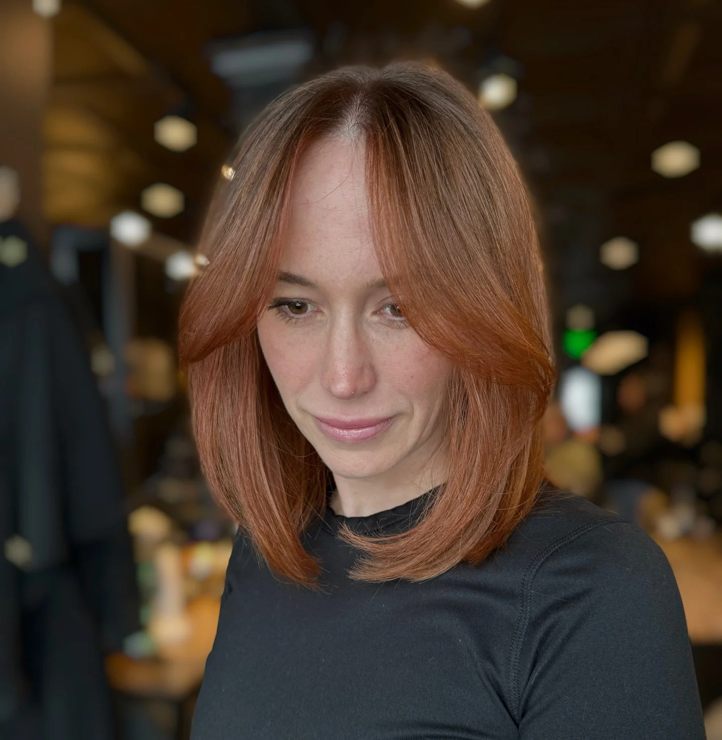 A good chop and blended tones for this beauty 🤩
&bull;
&bull;
&bull;
#RoyalOakStylist #LivedInColor #LookGoodFeelGood