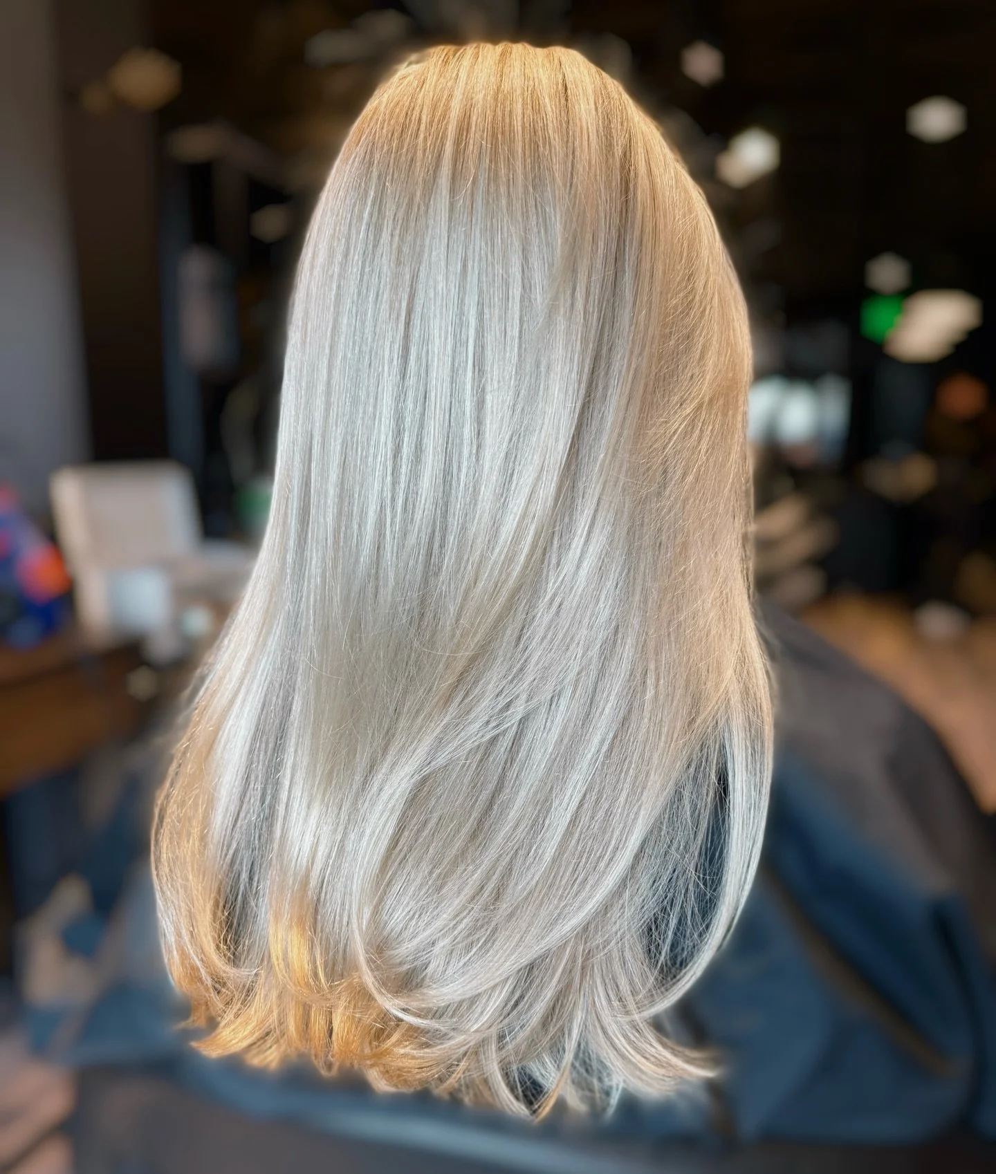 A Half Highlight to brighten things up just enough during this gloomy time of year! 
&bull;
&bull;
&bull;
#royaloakhairstylist #highlights #redken