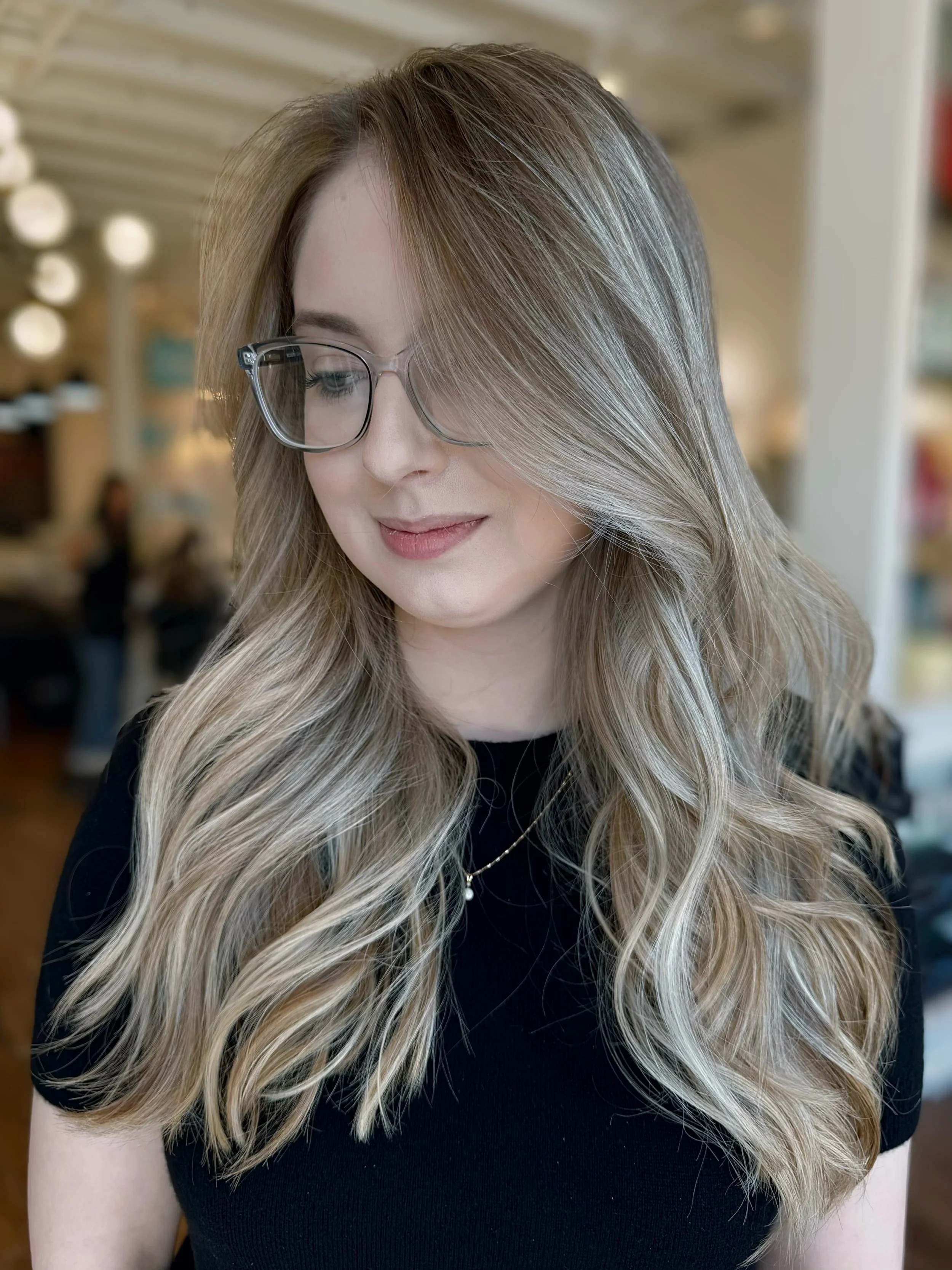 It felt like home being back behind the chair 🥹

Enjoy this beautiful blonde! This low maintenance blonde is perfect for those with a busy schedule! 

#RoyalOakHair #Redken #LivedInBlonde
