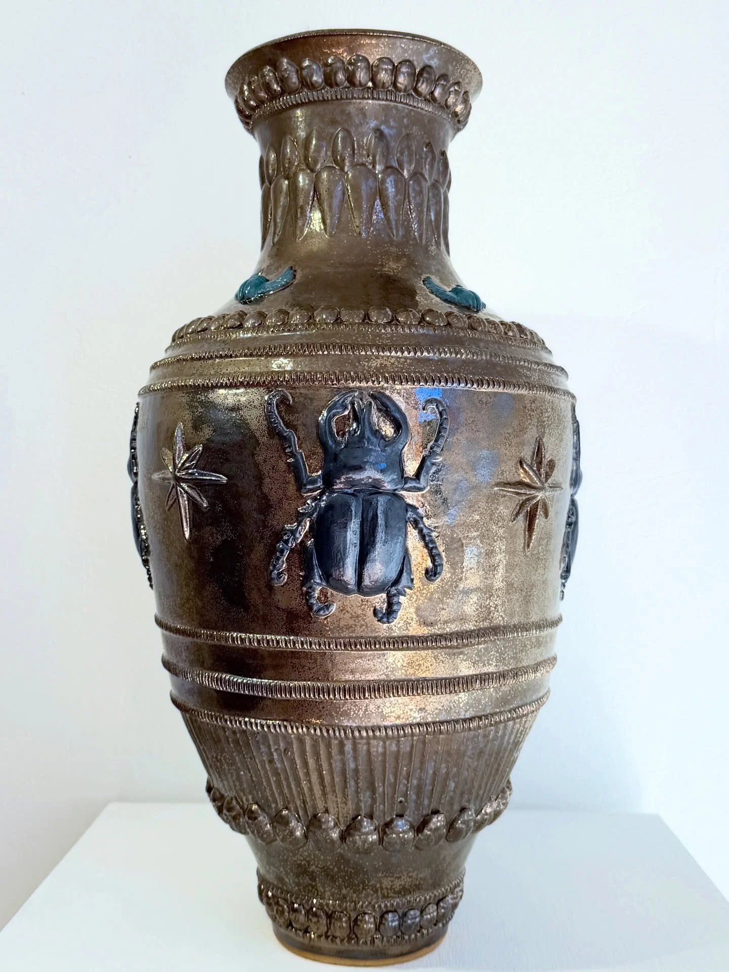 I haven&rsquo;t given this pot a name yet,

It came out of the kiln and was whisked away- I like to sit with my work for a while, it&rsquo;s nice to have it home from the show so I can get to know it better close up 🤩🏺✨

Made from stoneware clay, h