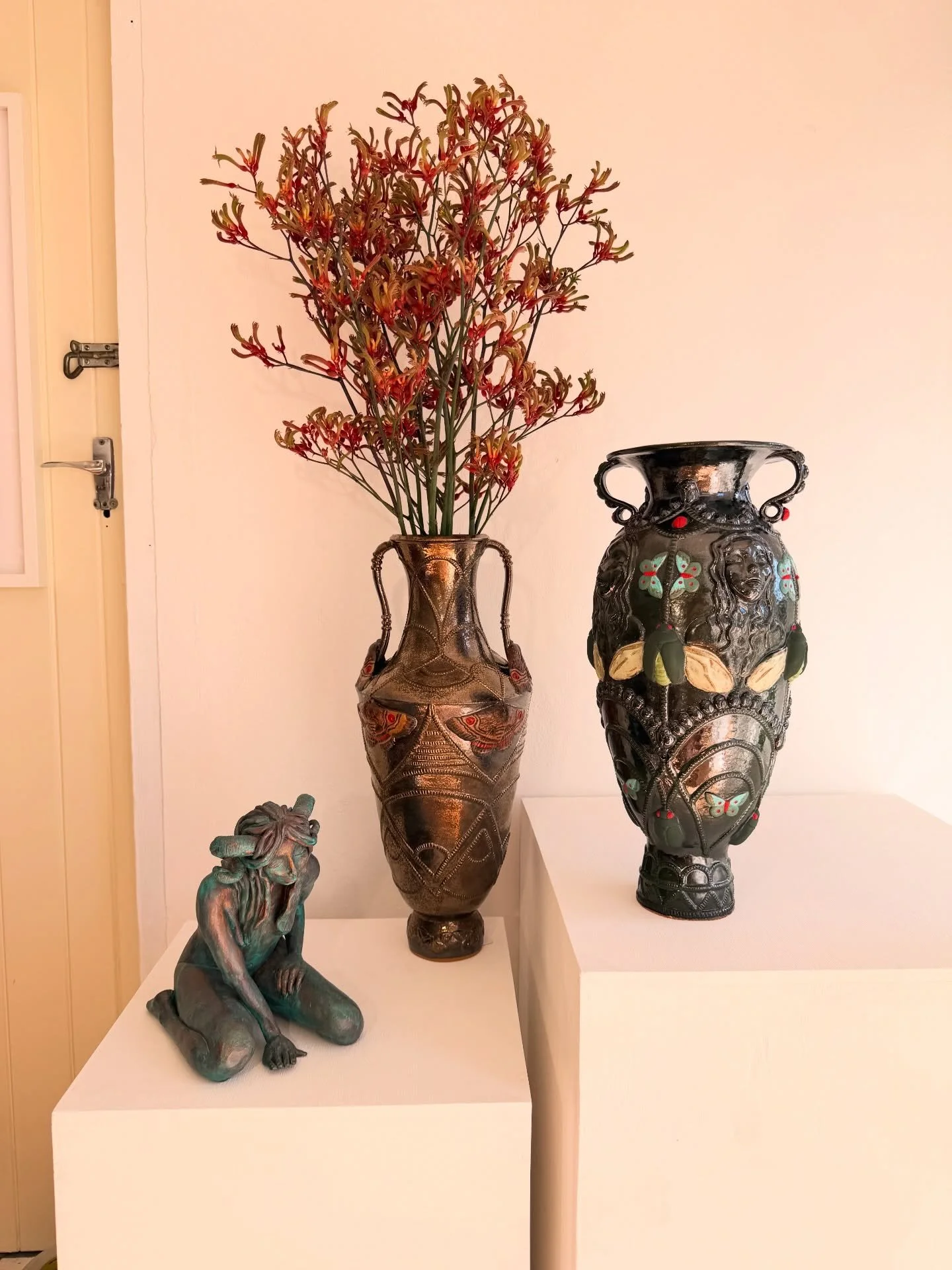 Mornings in my studio are pure bliss! The sunlight streaming through the window creates the perfect ambiance for sipping coffee and surrounding myself with art. Spring mornings are especially heavenly... 🌞✨

 #ceramicstudio #ceramicartist #ceramicar