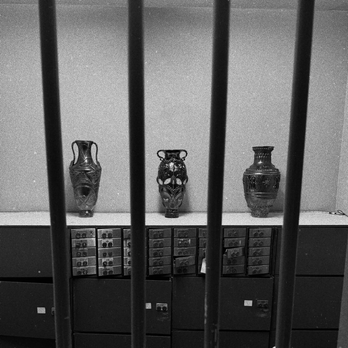 In the vault 🏦💸💚

&lsquo;Rhythm &amp; Repetition Exhibition&rsquo; as part of The Gong Crawl 2025

3x my handbuilt vases, stoneware clay
@van_q_shop 

#australianceramics #australianceramicartist #ceramicarts #ceramicartofinstagram #ceramicartistr