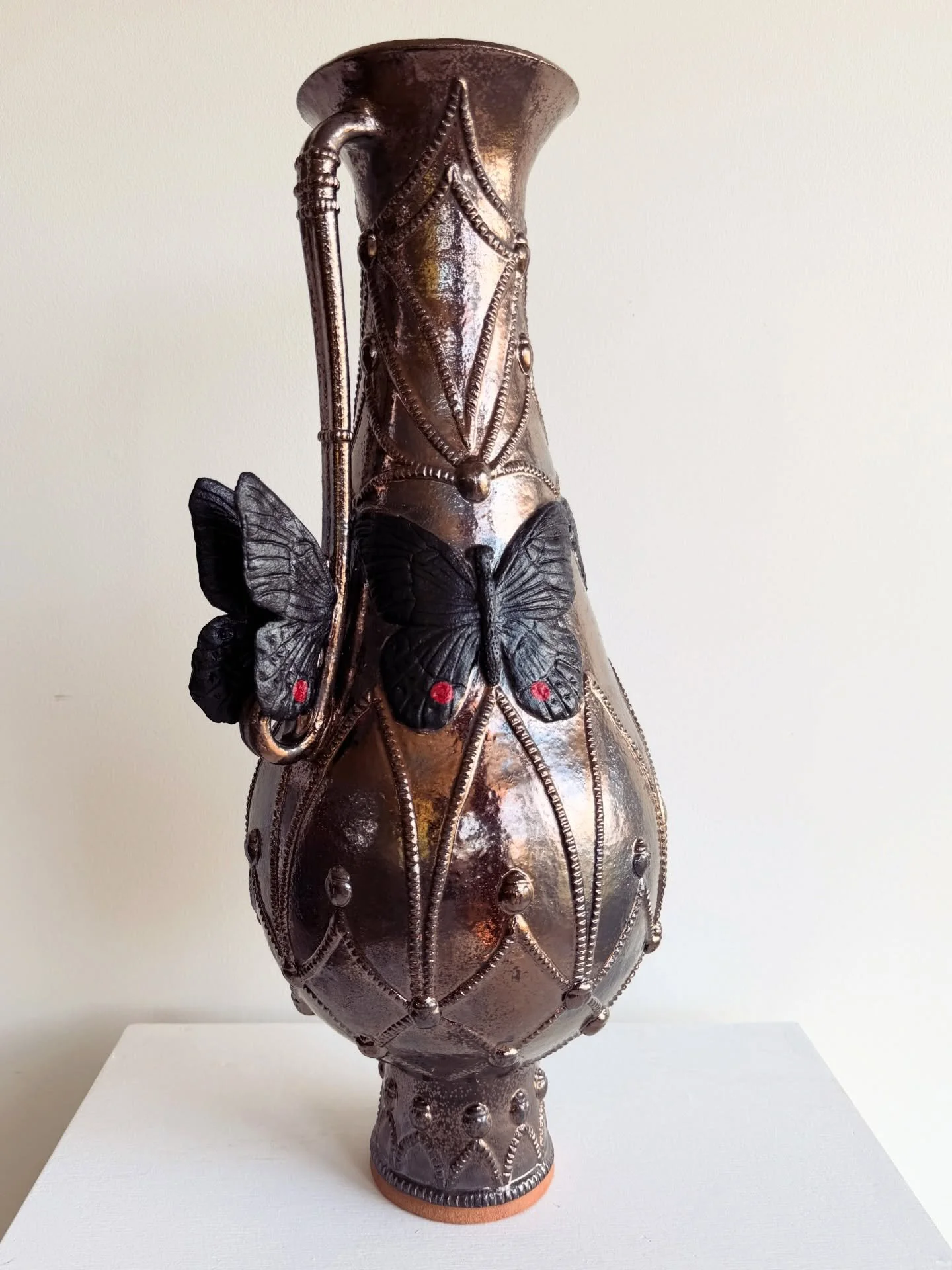 Another new work recently fired ✨&hearts;️ 

This pot was made at the beginning of the year, just before I took a break from ceramics. Seeing the final version is a treat - I had many glaze ideas, but life intervened, and the choices I made worked ou