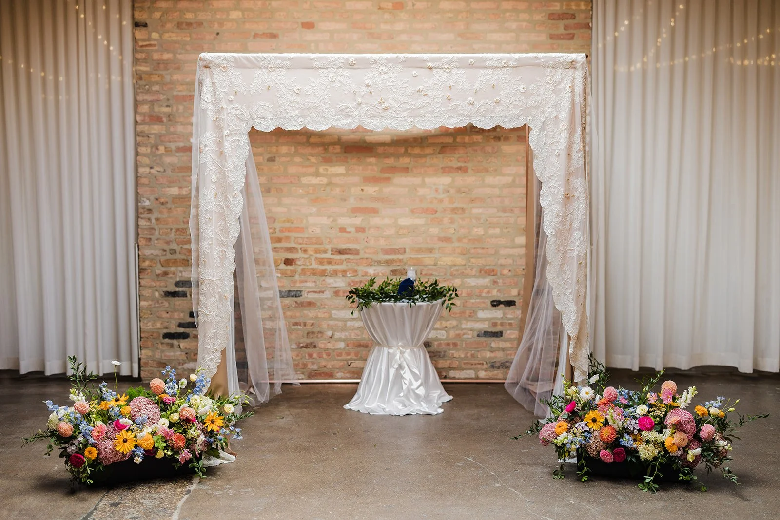 chicago-flowers-chuppah.jpg