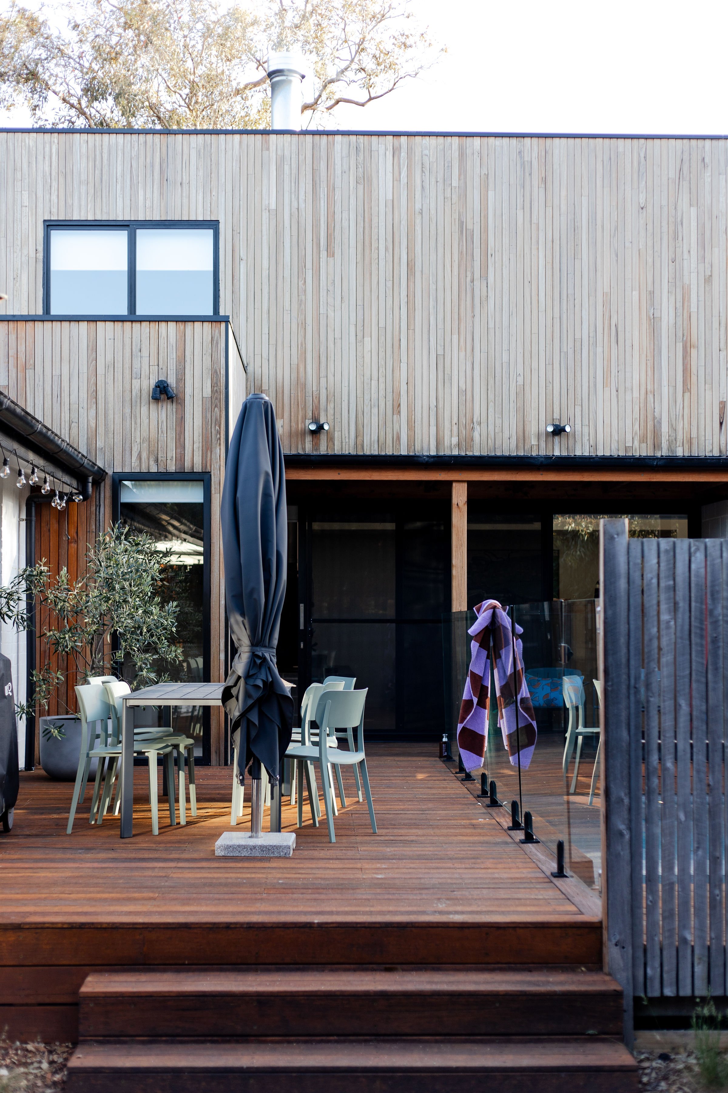 Outdoor deck and entertaining area at Araluen
