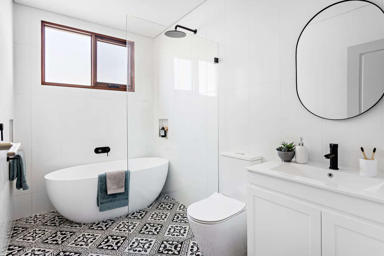 12. Main bathroom.png