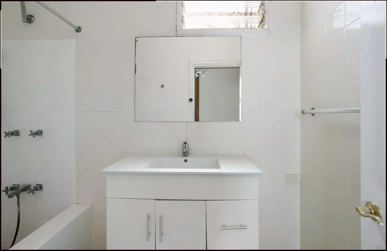 Old Bathroom.jpg