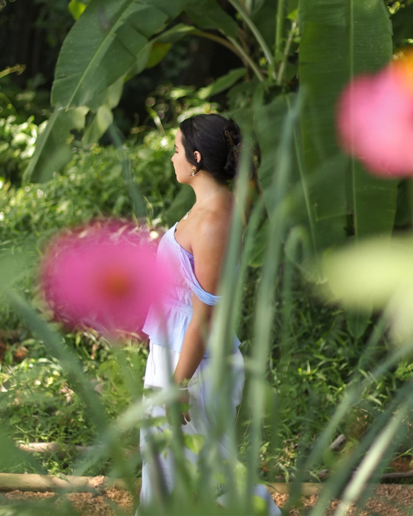 Swipe to find out how the gentle buzz of bees can actually help you relax 🐝💛

#buzzhut #bali #wellness