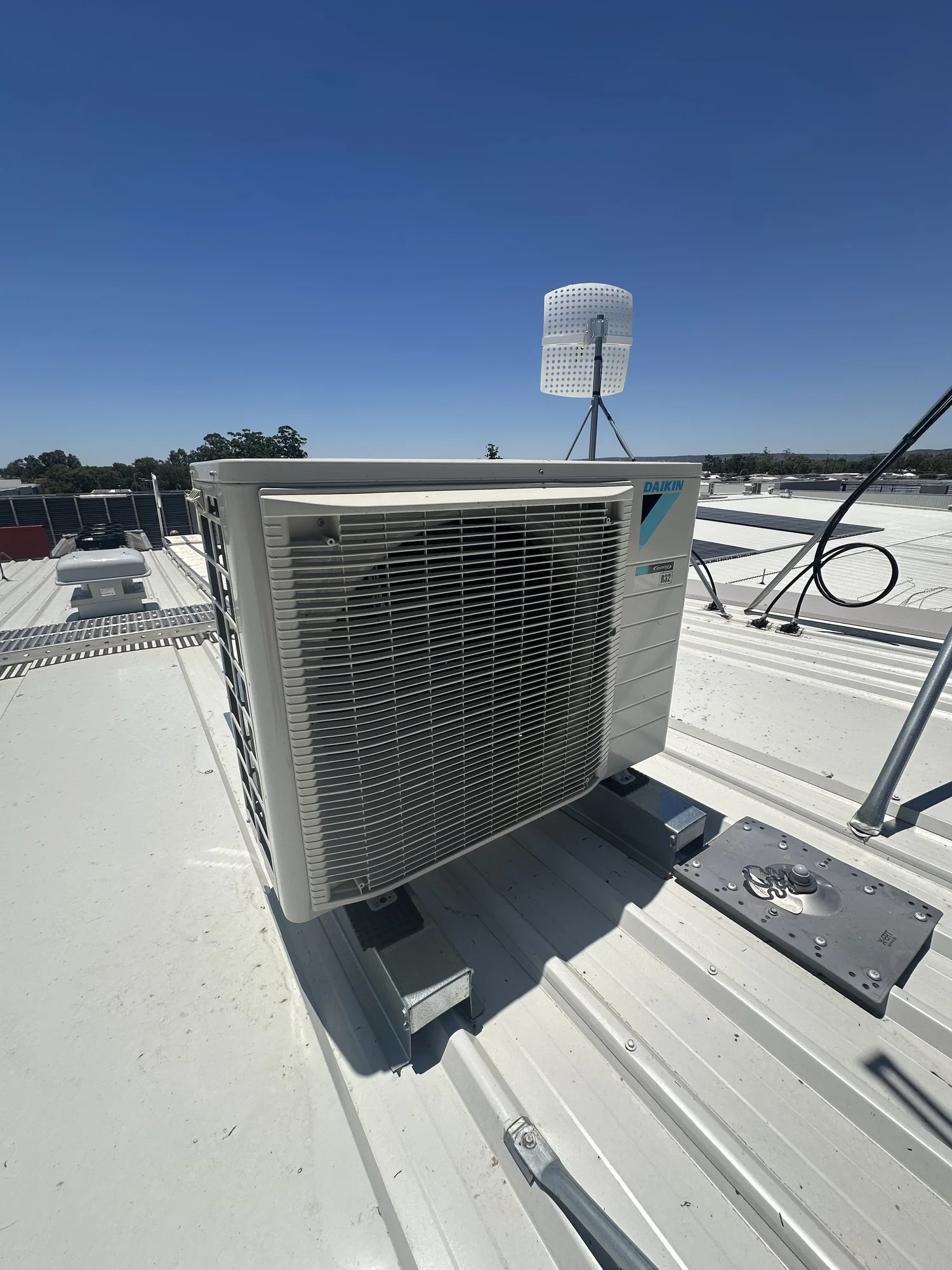 Commercial HVAC system inspection and troubleshooting