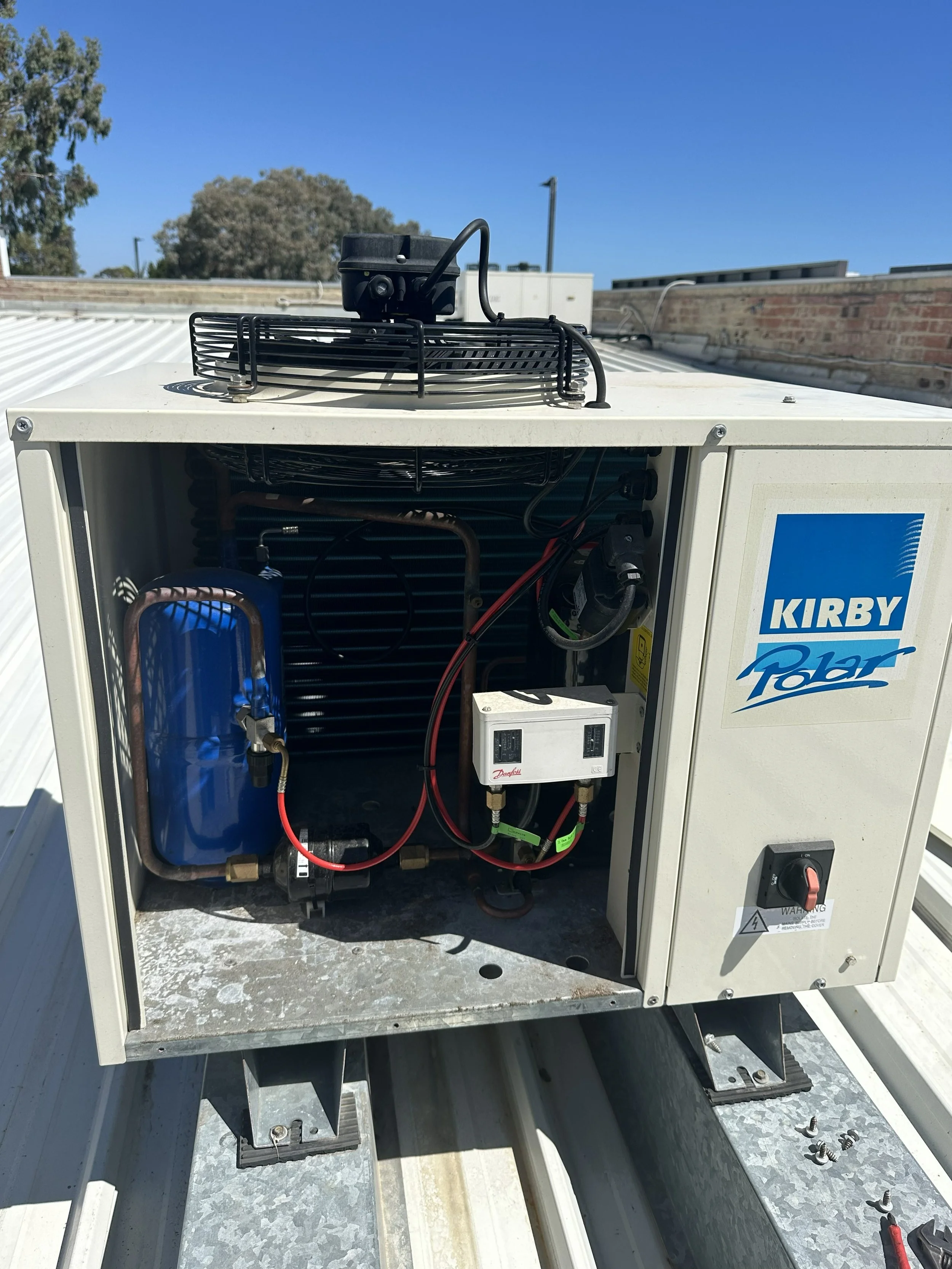 Commercial cool room or freezer room equipment