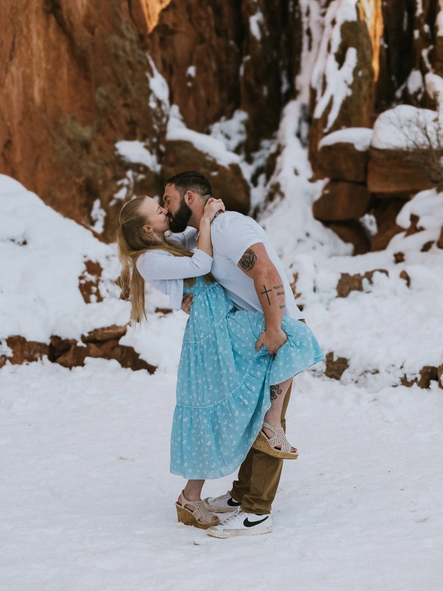 Ahhh I&rsquo;m so excited to share these images with yall ❄️ Colorado got snow finally and so excited to capture this couple in the snow 🤍❄️

#couplesphotographysession #couplesphotographer #coloradospringsphotographer #canon #canonr8