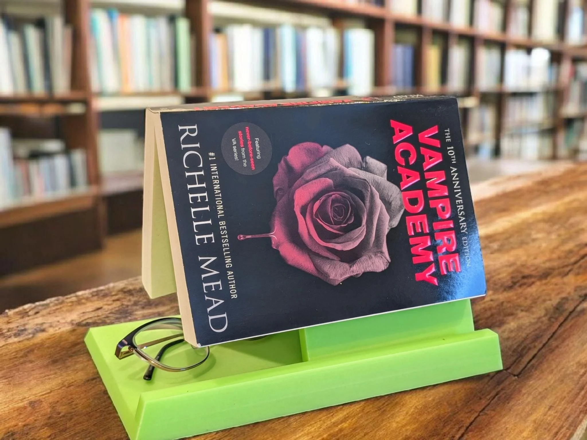 a 3d printed book stand. it holds a book or tablet, you can also play keys, glasses, or other accessories on it.
