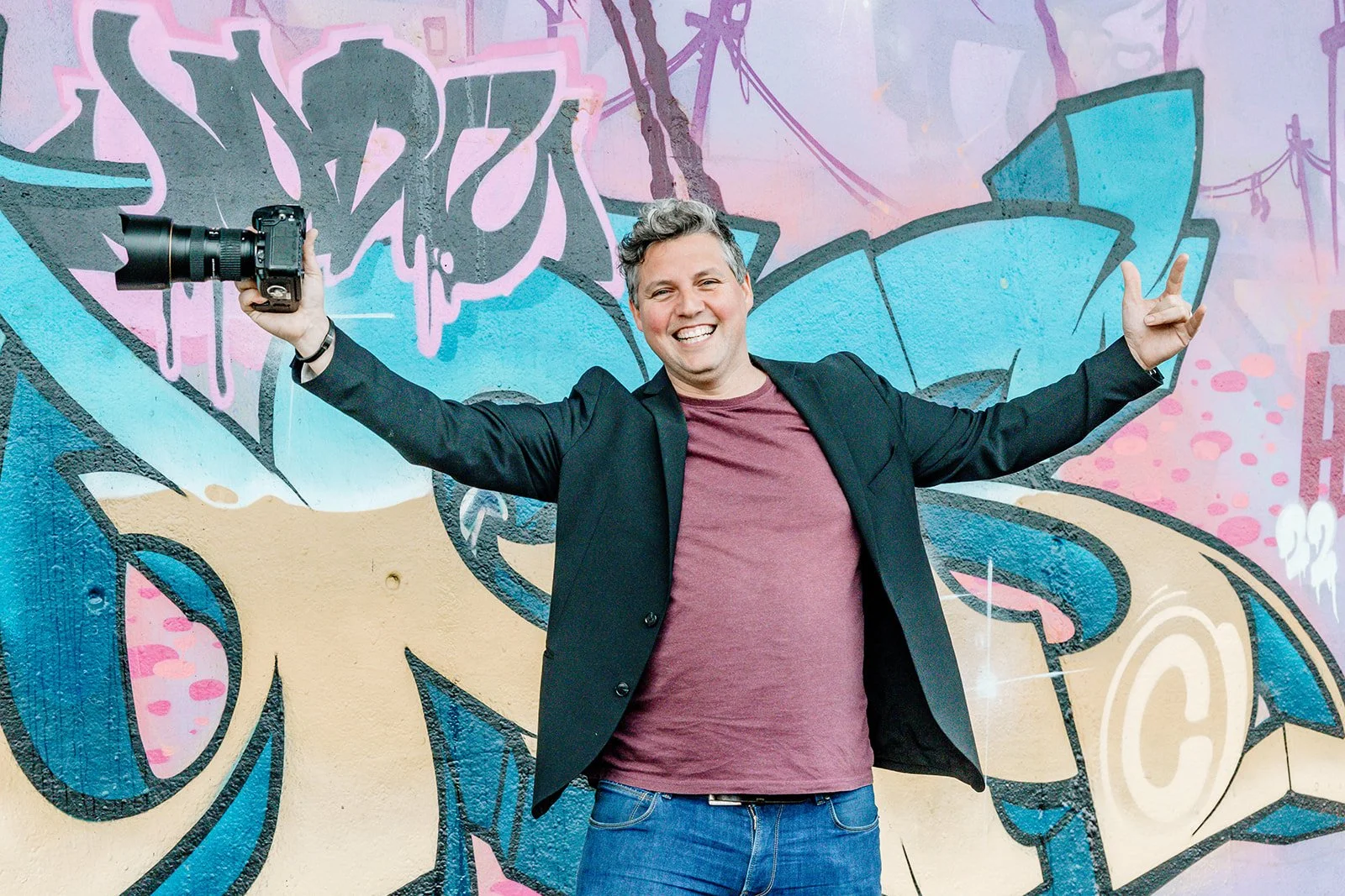 Thank God it's Friday 🥵
Niet om te stoefen hoor...
Maar stiekem toch wel een beetje trots op wat ik deze week allemaal gedaan heb:
📸 2 fotoshoots (waarvan 1 event) + morgen nog eentje
🎥 1 video-opname op locatie + 1 voor sociale media shorts
👥 1