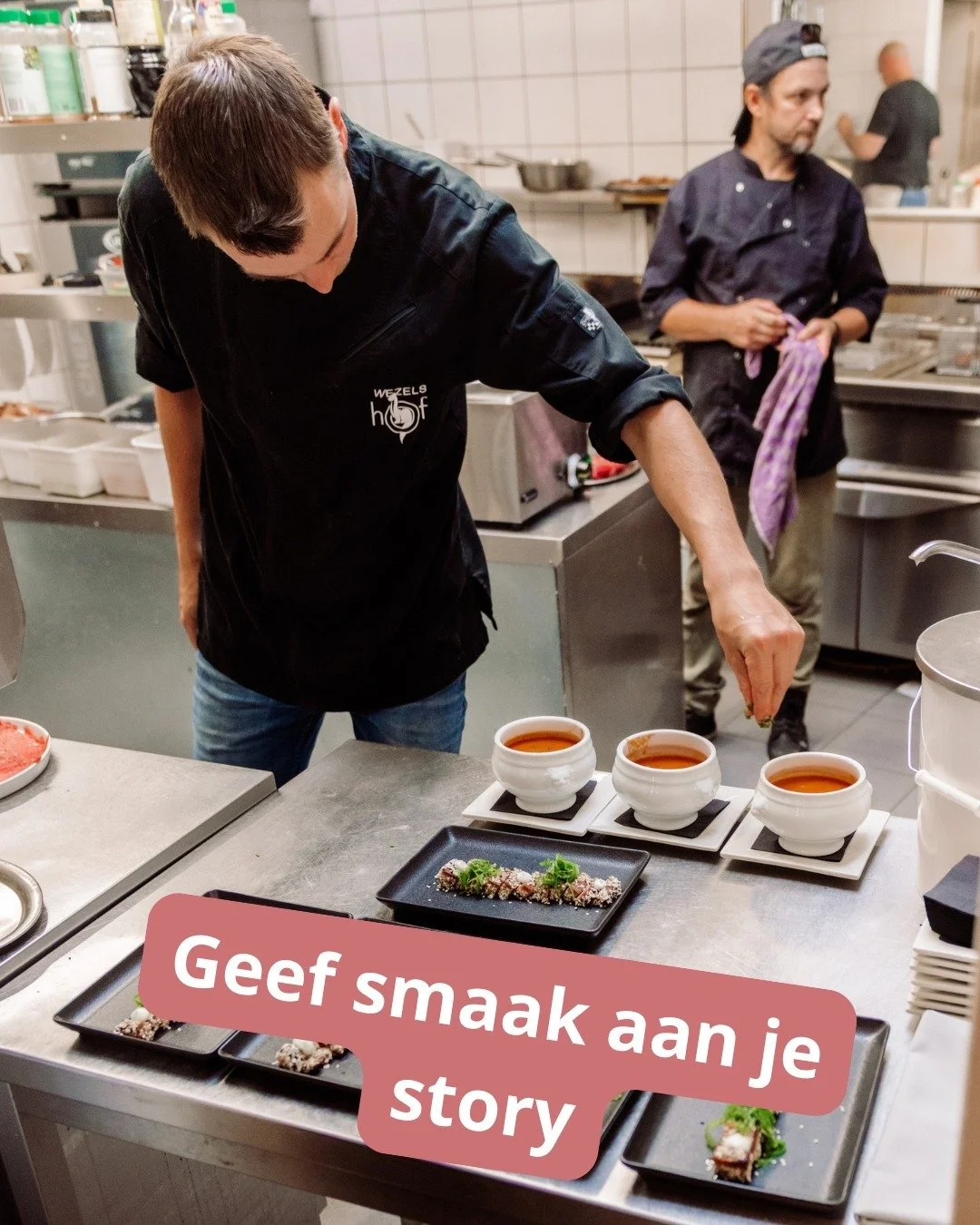Content maken lijkt soms meer op koken dan op posten.

In een keuken draait alles om timing, finesse en de juiste ingredi&euml;nten.
En eerlijk&hellip; soms lijkt contentcreatie precies hetzelfde, maar dan zonder de heerlijke geuren erbij 😅

Je kan 