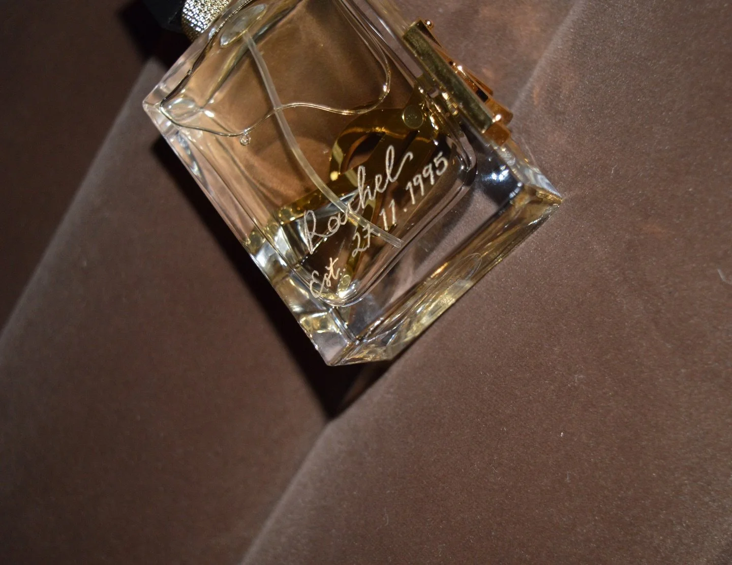 Perfume engraving to celebrate a 30th birthday ✨ Enquire now via my website

#perfume #engraving #personalise #birthdaygift #gifting