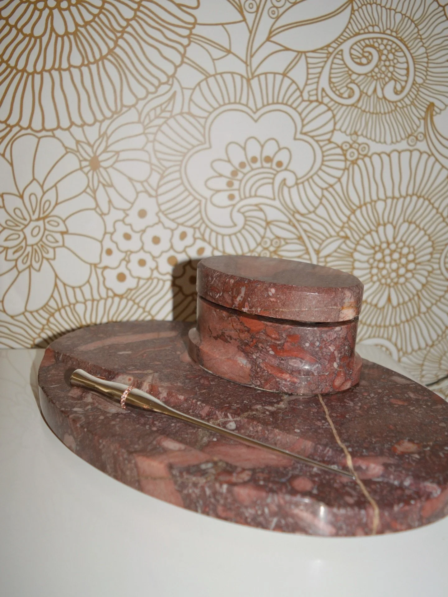 Meet my new ink well, she&rsquo;s the most stunning block of marble I&rsquo;ve ever seen and quite possible the best thrifting find I&rsquo;ve ever made! 

#stationerysupplies #inkwell #thrifting #marble #calligrapher