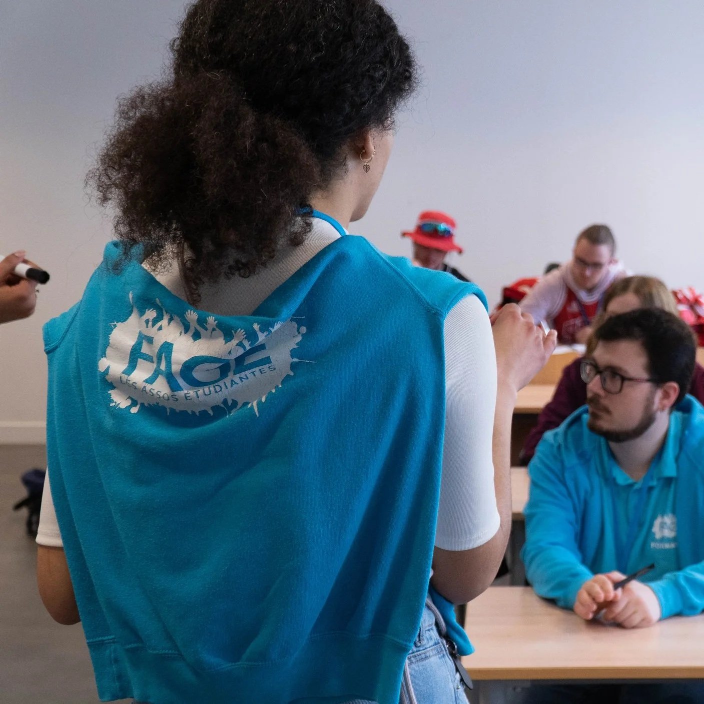 Photo formation FAGE avec sweat avec logo FAGE