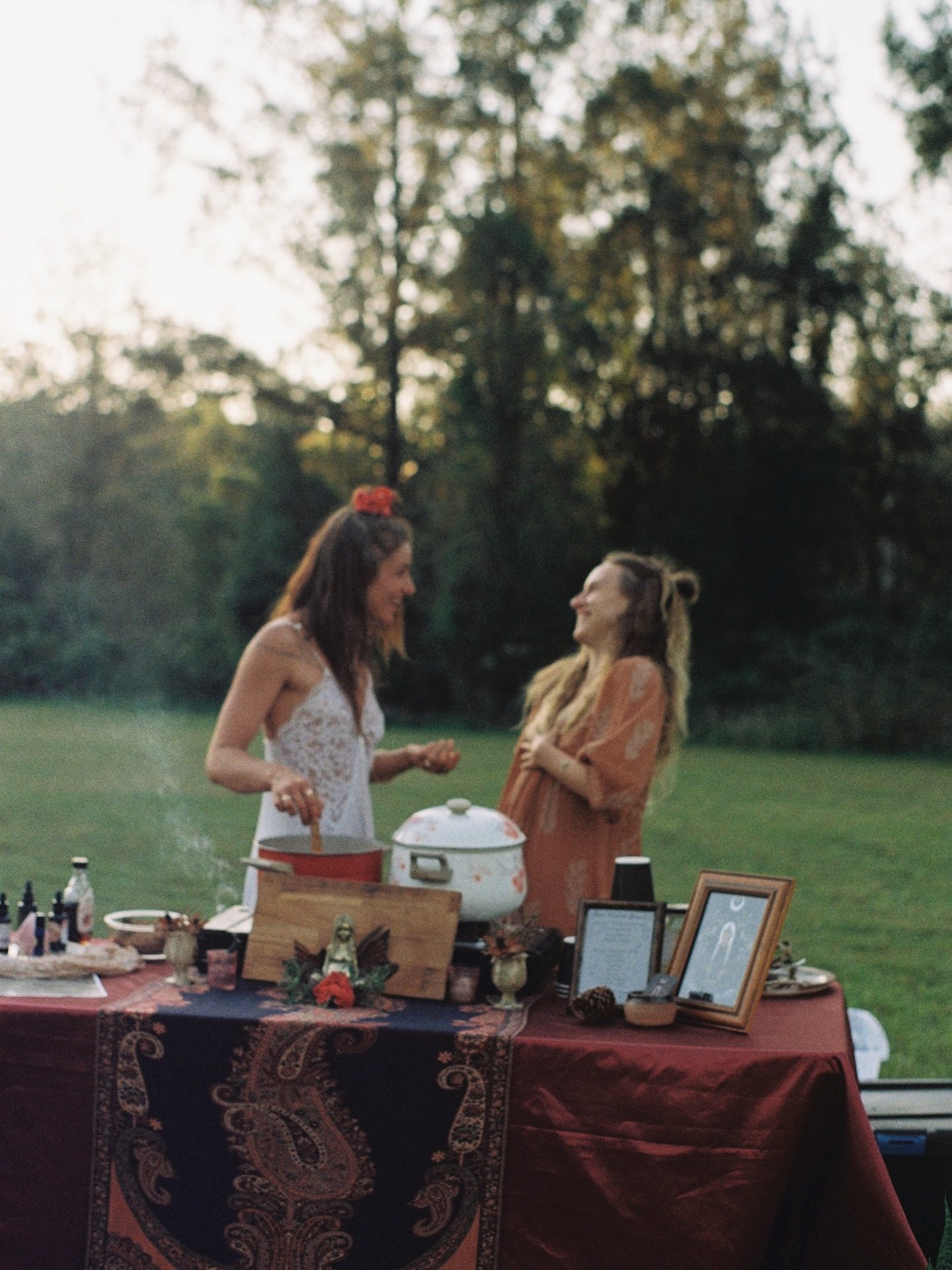 Special moments Georgia caught on film at The Witches Village Spring Equinox Event a couple of months ago 🤎✨

This was such a special community event where we moved through the day with such deep presence; in the opening ceremony we all made the mos