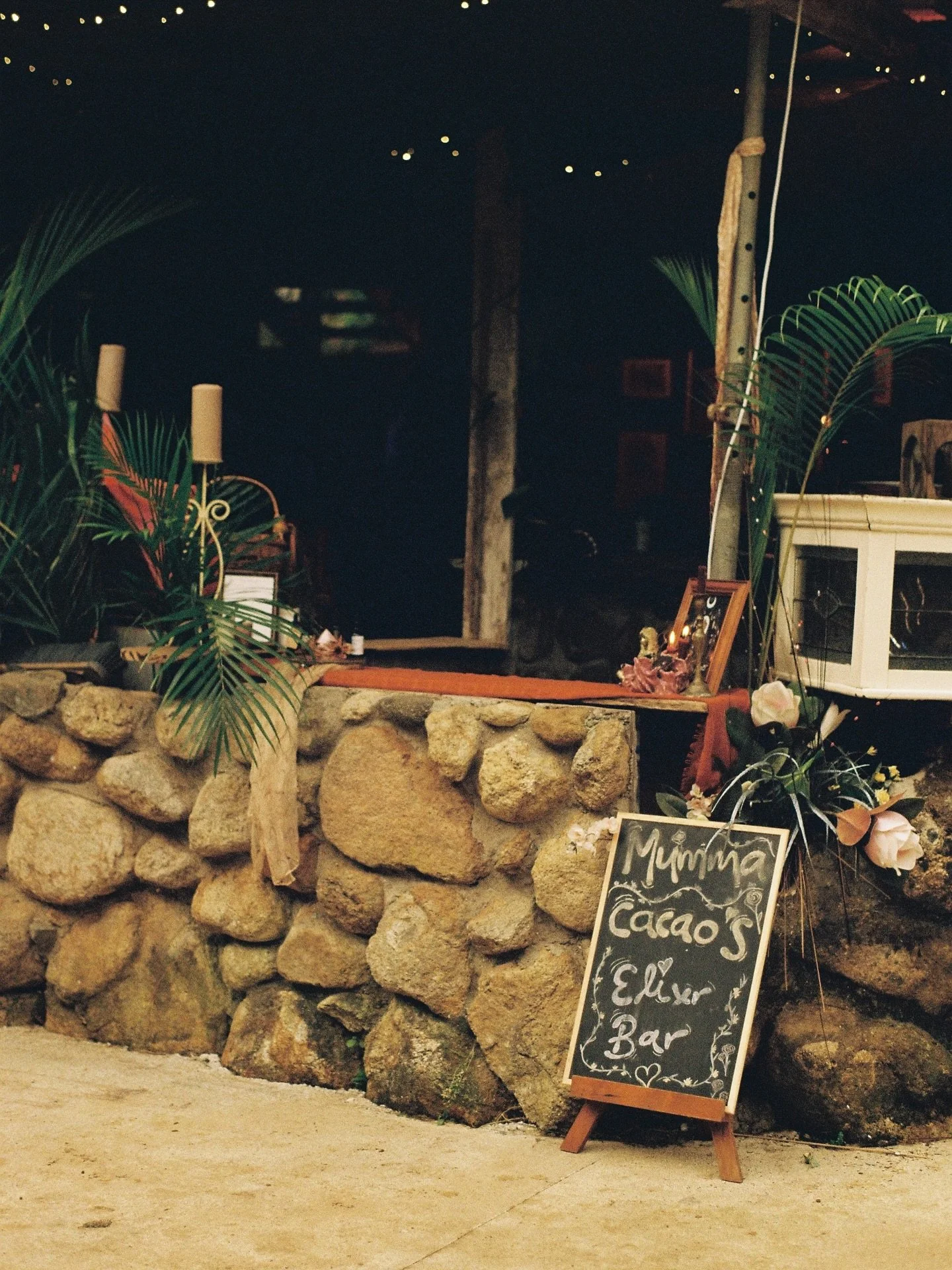 Mumma Cacaos Elixir Bar 🧚 
This was a shot from Syntara, back in September 🥀 

We can&rsquo;t wait to be back next year with a new cacao and new medicines to serve at events 🤎