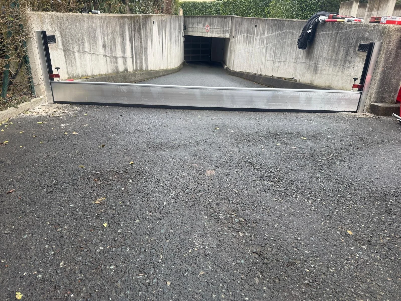 HOCHWASSERSCHUTZ einer Einfahrt von MTP Metallbau