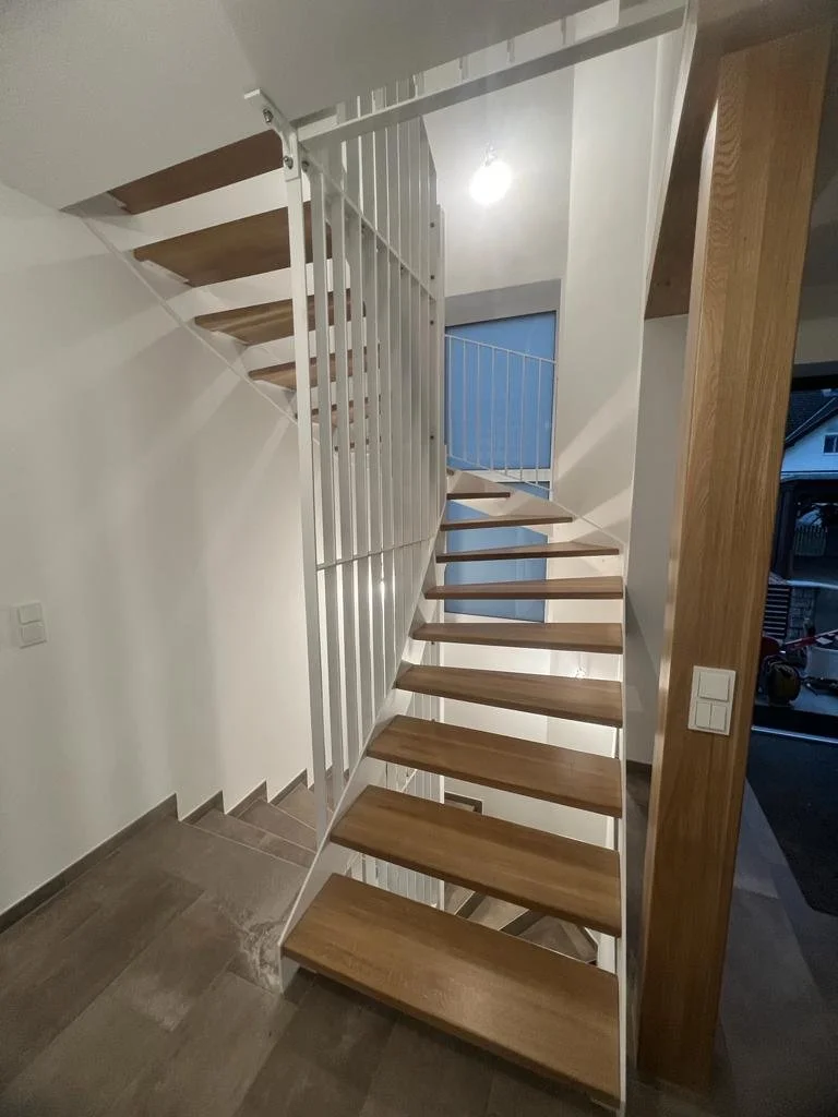 Treppe mit fertigen Belag