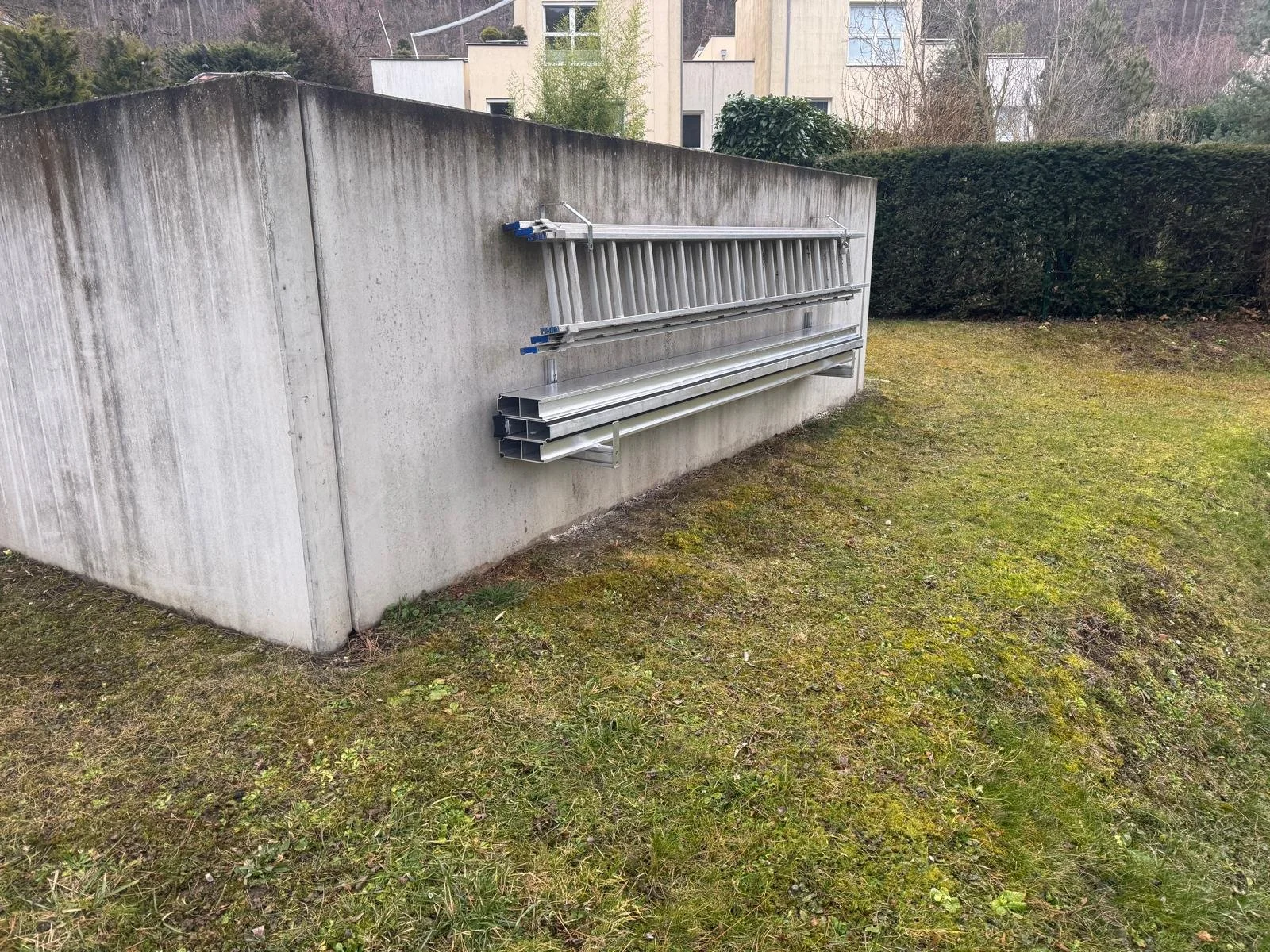 HOCHWASSERSCHUTZ Lagerung der Dammbalken von MTP Metallbau