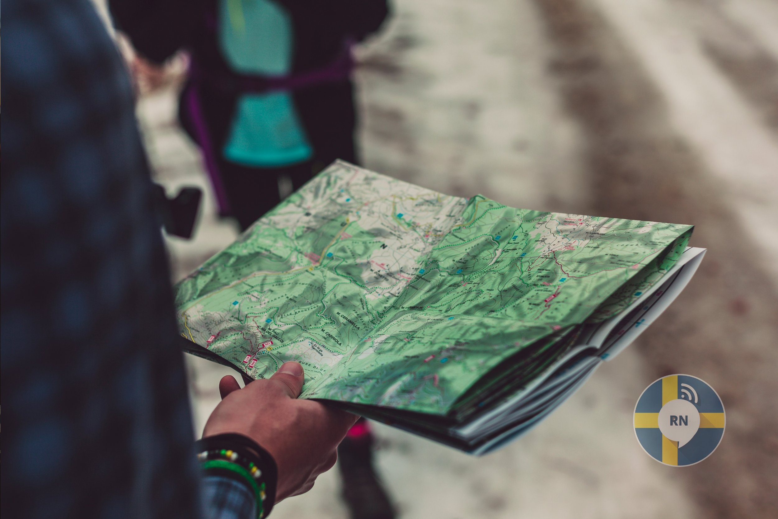 Okładka poradnika do nauki języka szwedzkiego od zera.