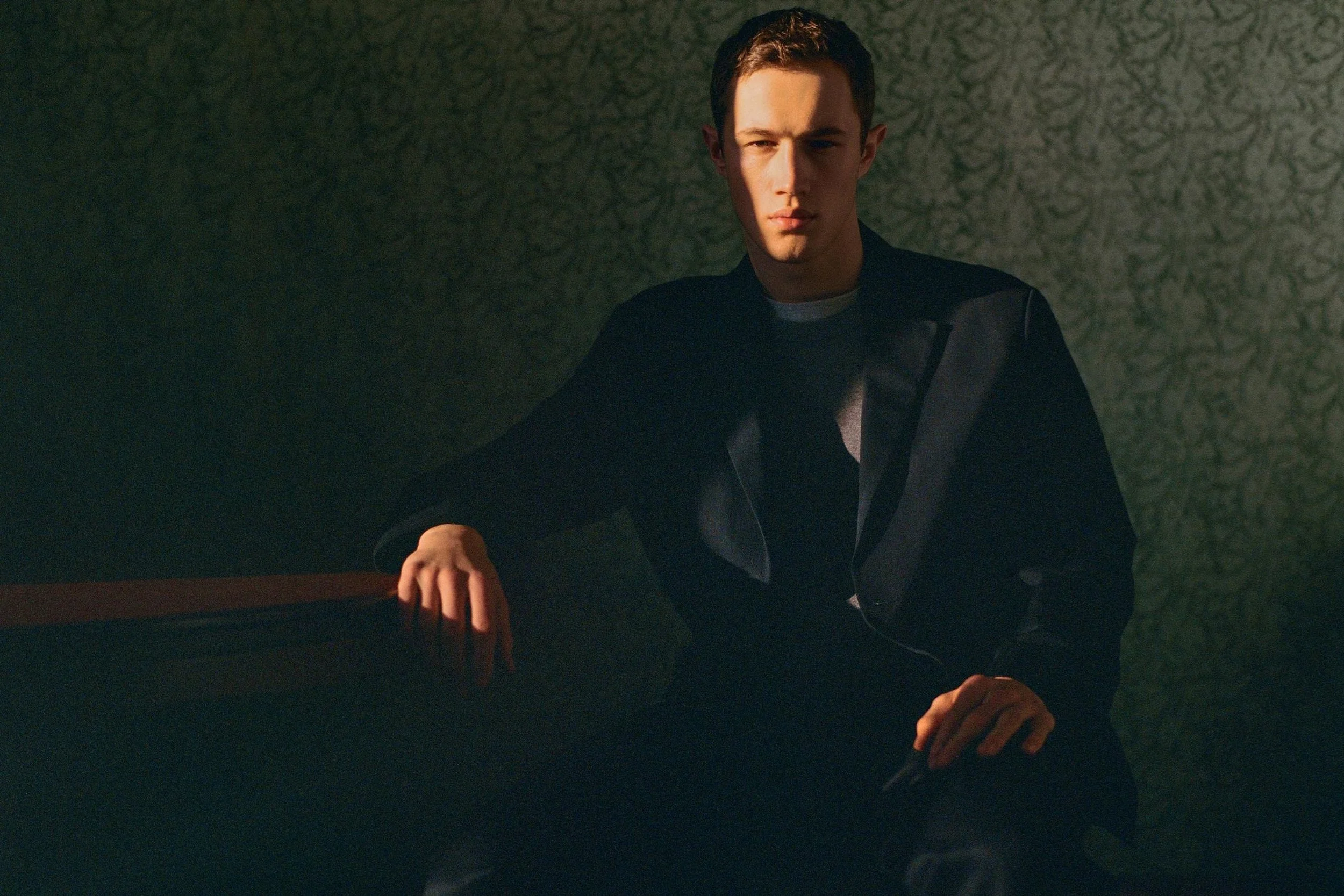 7-achille-genet-fw25-massimo-dutti.jpg