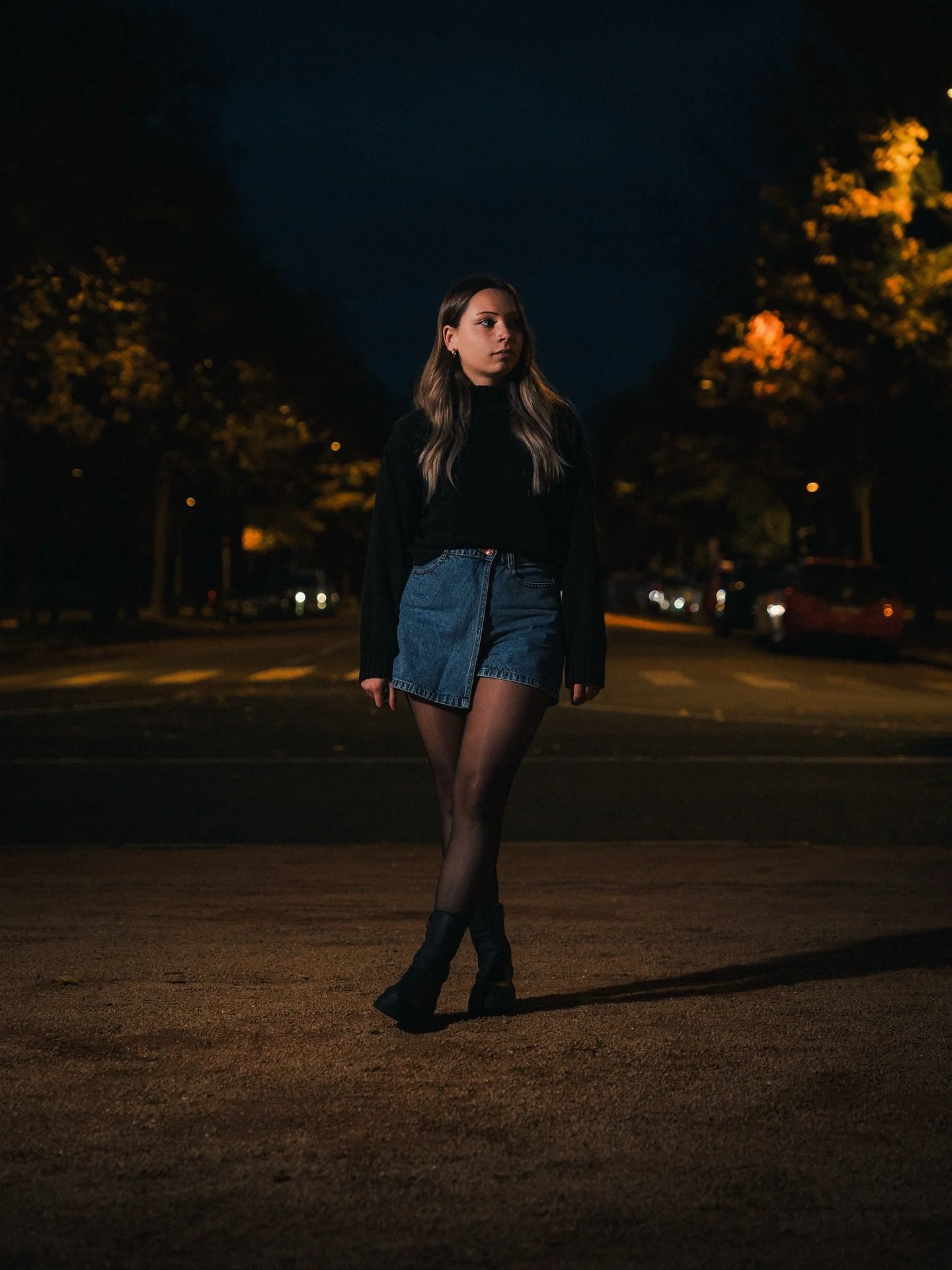 Mood automnal, lumi&egrave;res de nuit et textures brutes.
Chaque image raconte une saison, une ambiance, une histoire.

✨ Explorez mon portfolio sur lucassimonnet.com
📩 Pour r&eacute;server un shooting, contactez-moi en message priv&eacute;.

#Phot