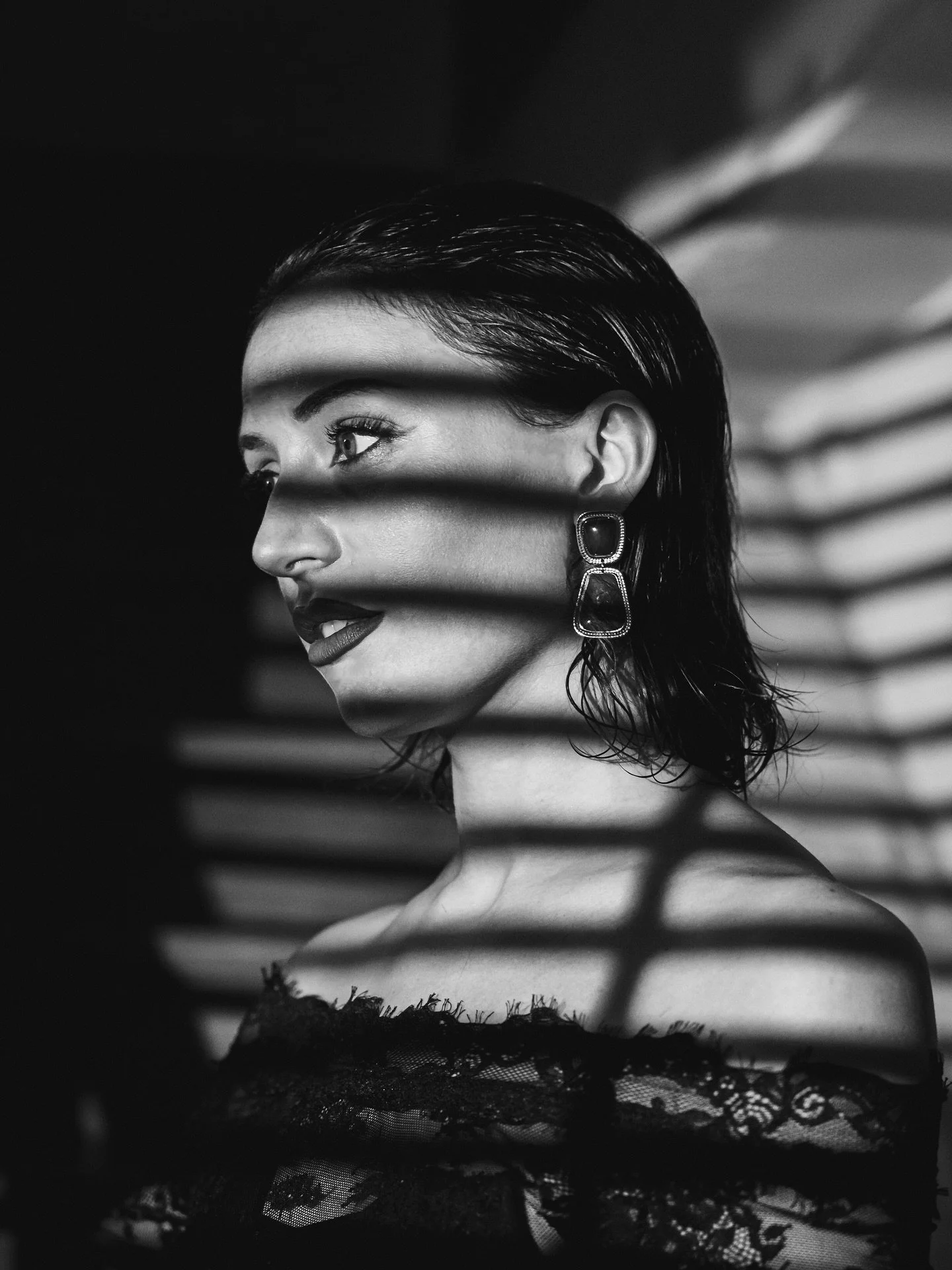 Une atmosph&egrave;re intense, brute, sculpt&eacute;e par la lumi&egrave;re et les ombres. Cette s&eacute;rie explore un univers plus sombre et cin&eacute;matographique, o&ugrave; chaque rayon dessine une &eacute;motion.

Un immense merci &agrave; Fr