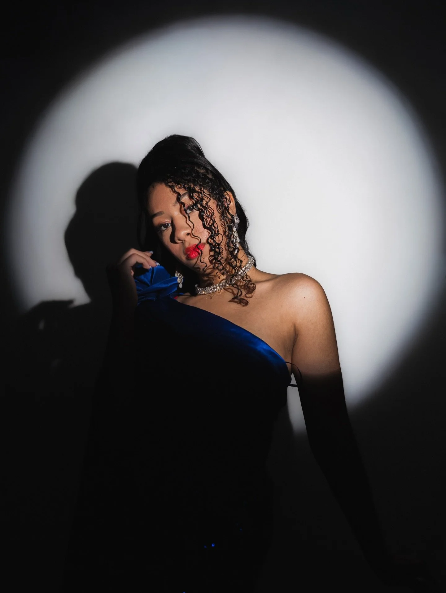 Shooting d&rsquo;anniversaire de Sha&iuml;na ✨🎂

Un moment suspendu pour c&eacute;l&eacute;brer une &eacute;tape importante, entre &eacute;l&eacute;gance, lumi&egrave;re et confiance en soi.
Un shooting pens&eacute; comme un vrai temps pour soi, pou