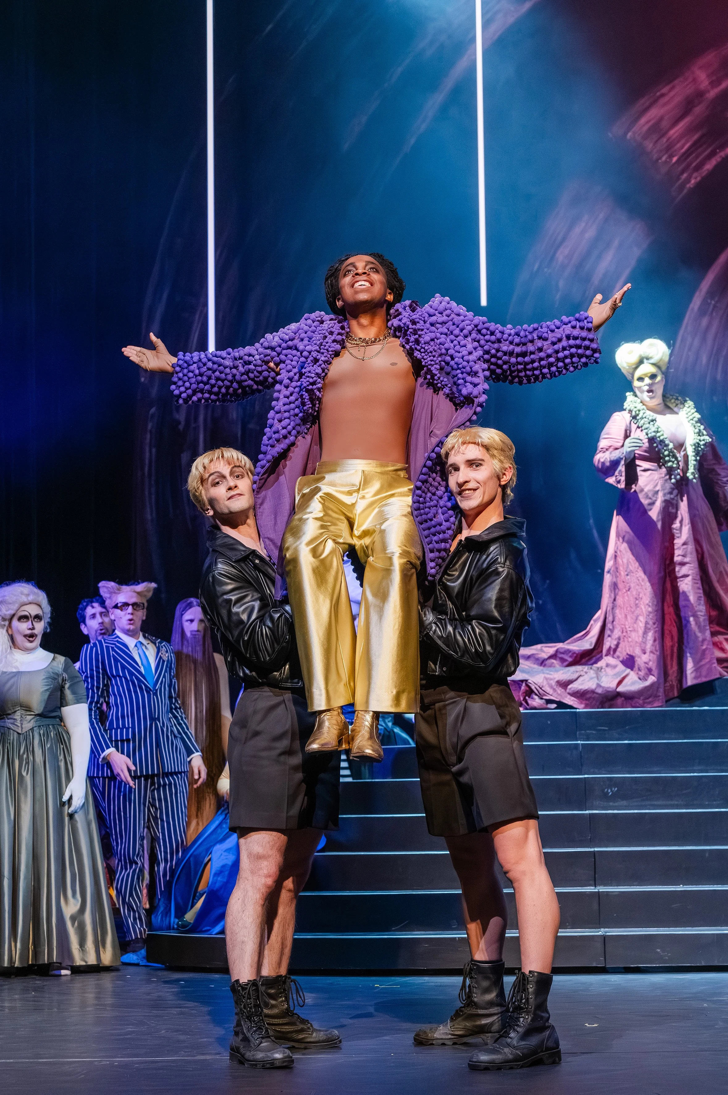 Kyle Fearon-Wilson as Bacchus (Musikalische Komödie Leipzig) ©Kirsten Nijhof