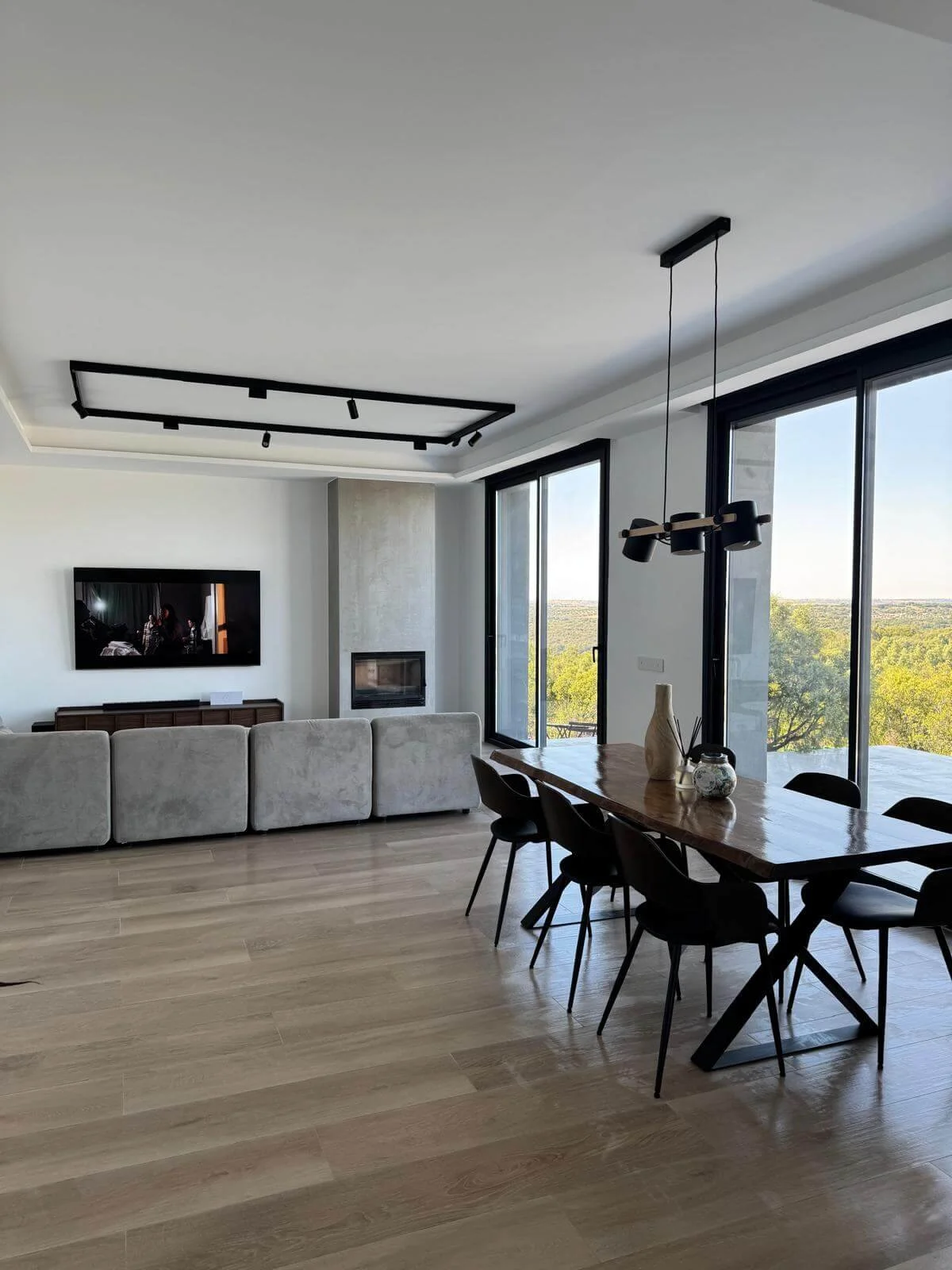 Iluminación técnica en reformas de Madrid, España: ambiente y eficiencia.