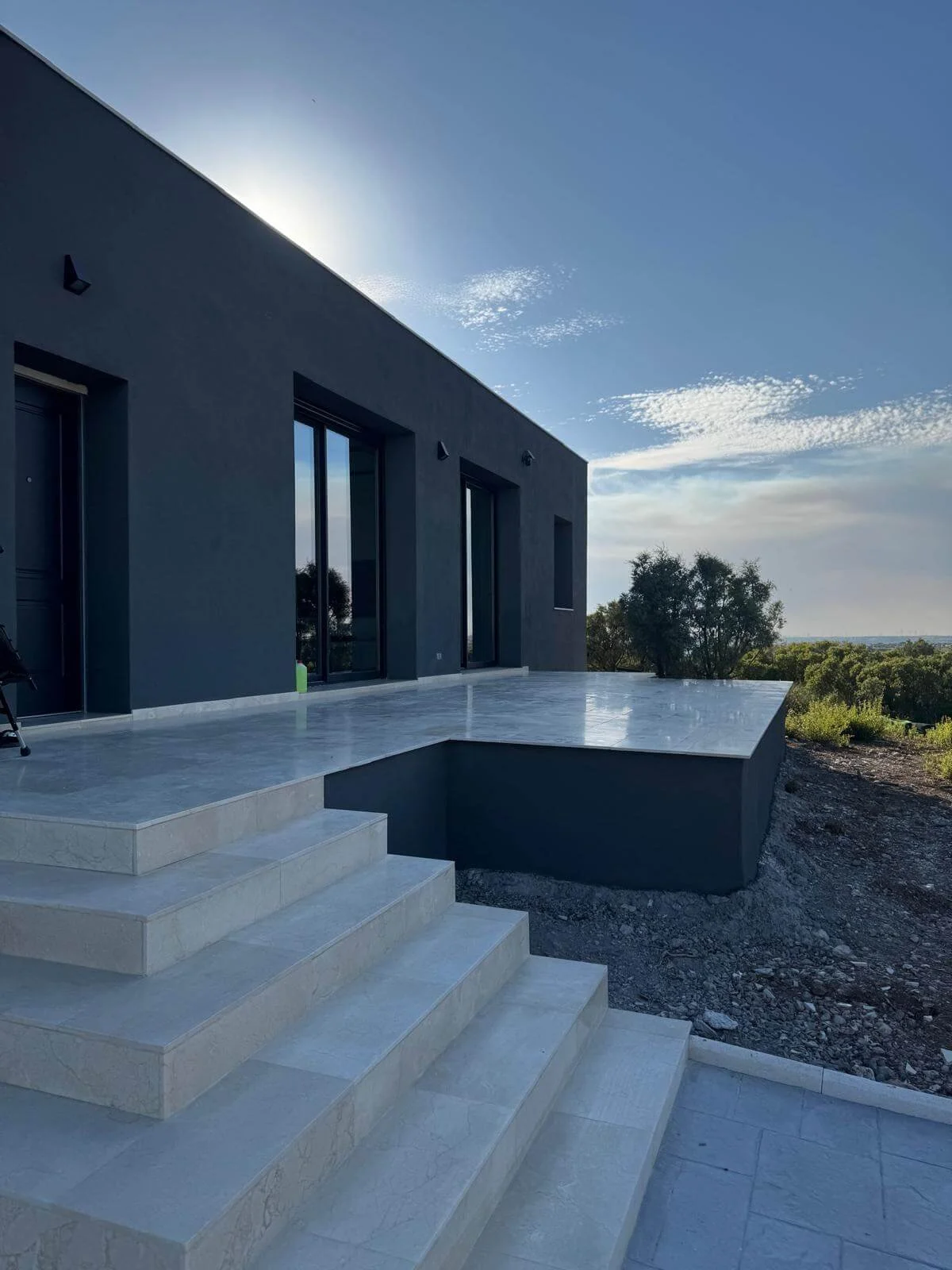 Armarios y carpintería a medida en Madrid, España: orden y diseño.