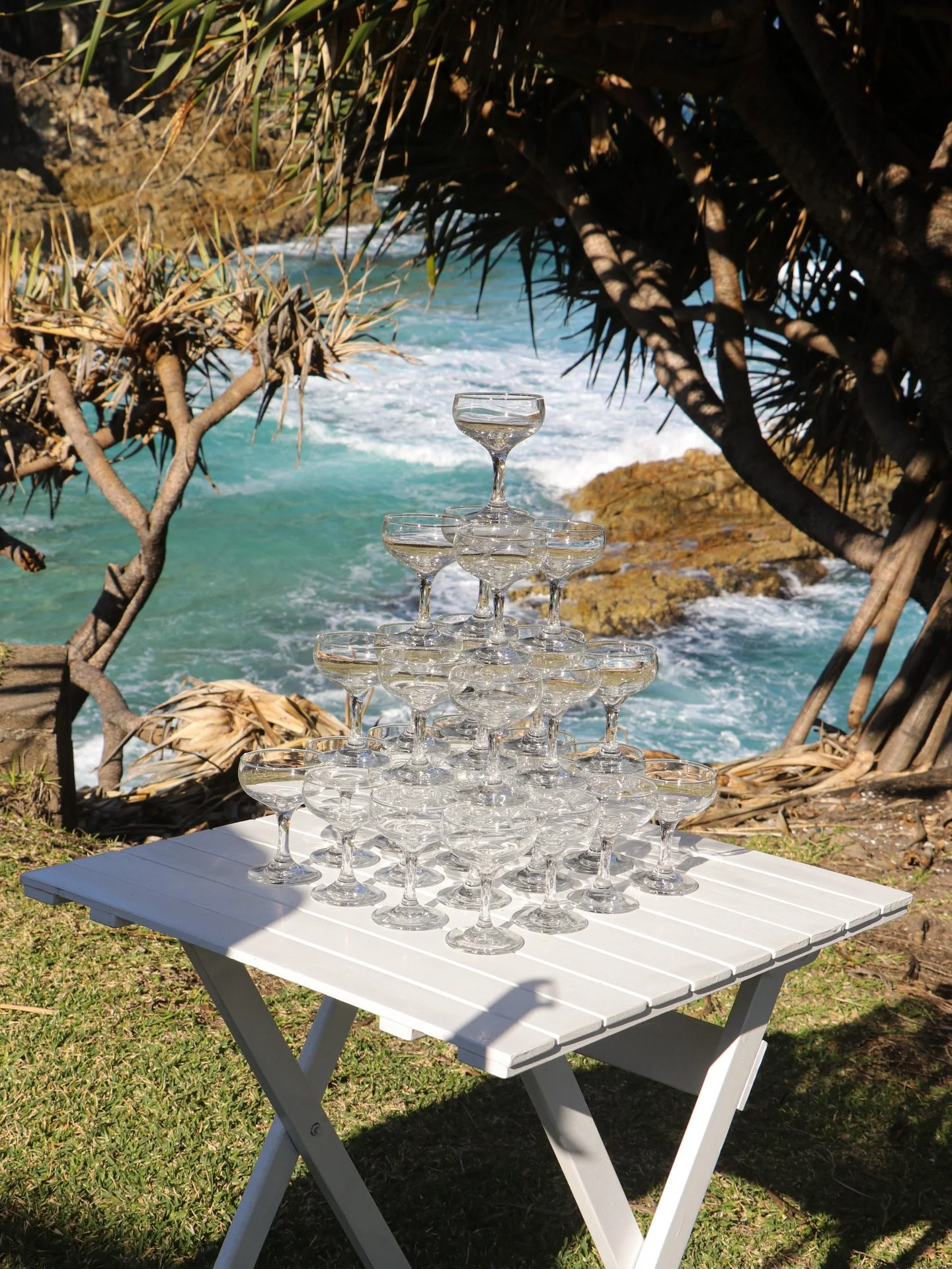 The coastal wedding of your dreams✨ 

Unseen slides from Thomas &amp; Elena&rsquo;s day 🤍