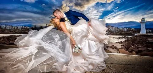 Wedding couple near Wollongong lighthouse