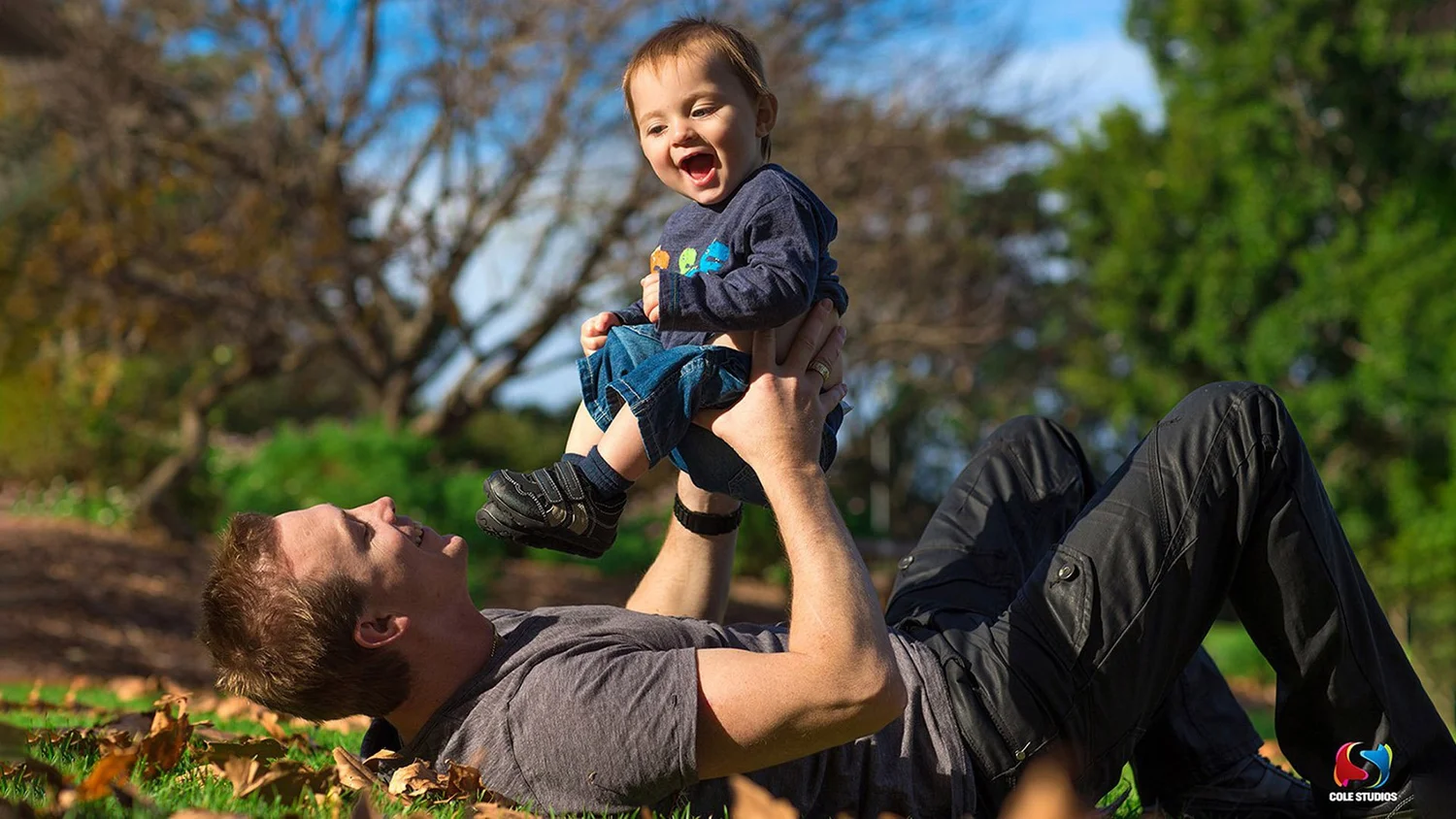 Relaxed family photography by Cole Studios