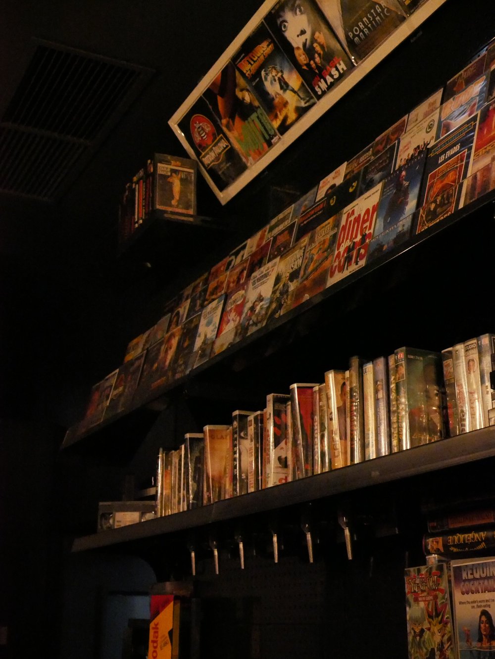 Bar agencé par Les Démons de Minuit