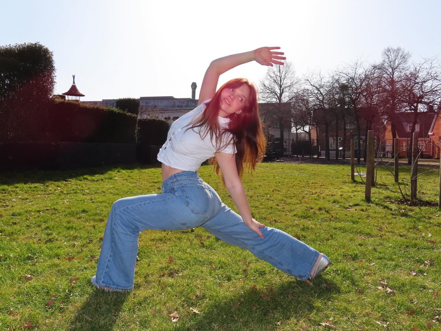 This weeks note to myself 🤍📝

To stay playful.
To move with curiosity instead of pressure.

To spend more time outside, feeling the ground under my hands and feet.
Not worrying about getting grass on my knees or dirt under my nails.

To remember th