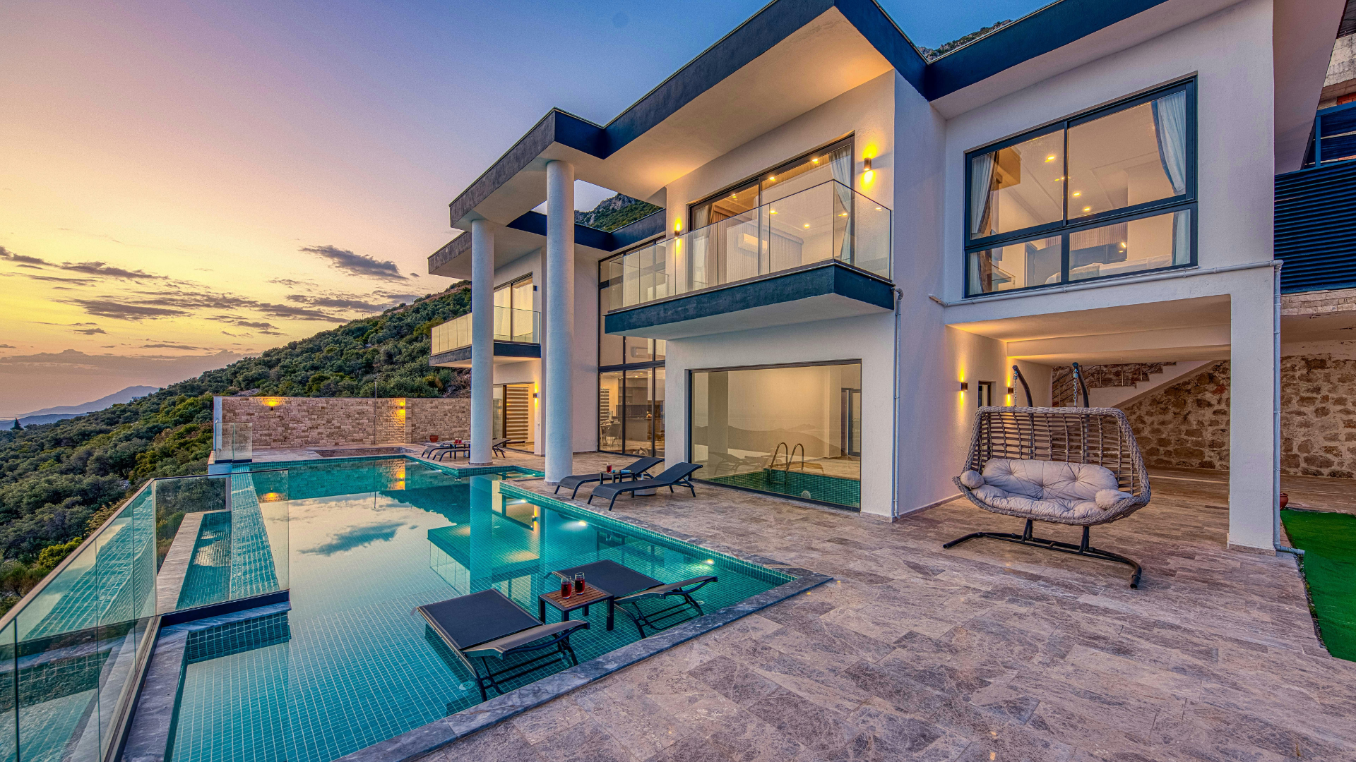 luxury_house.png