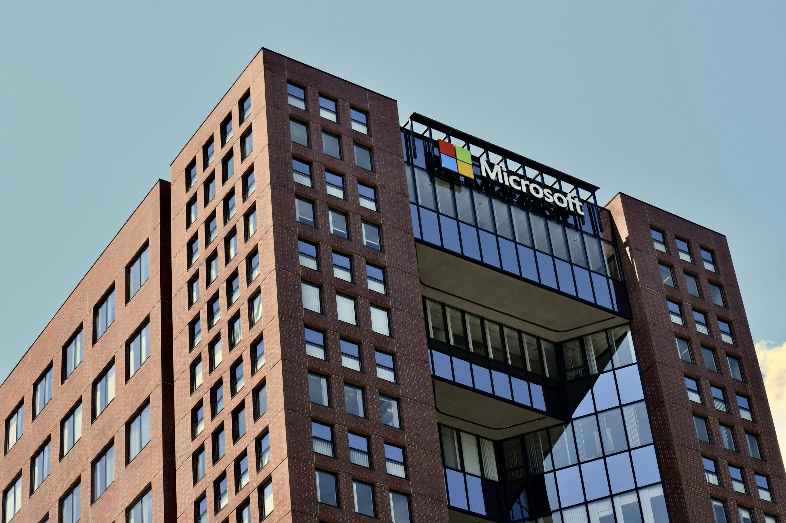Når AI blir begrunnelsen for masseoppsigelser i Amazon og Microsoft