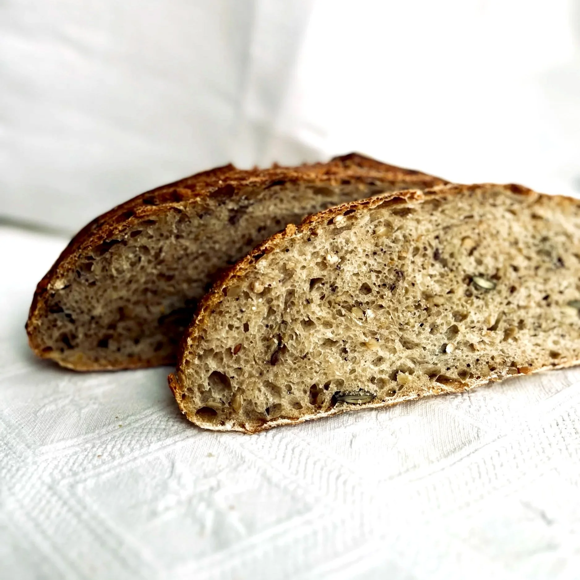 Seeded Sourdough - Sauerteigbrot mit Saaten