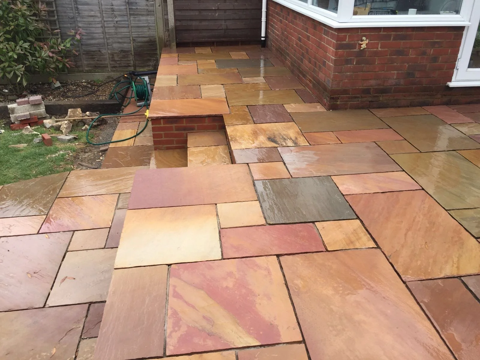 Red mix slabs - garden.JPG