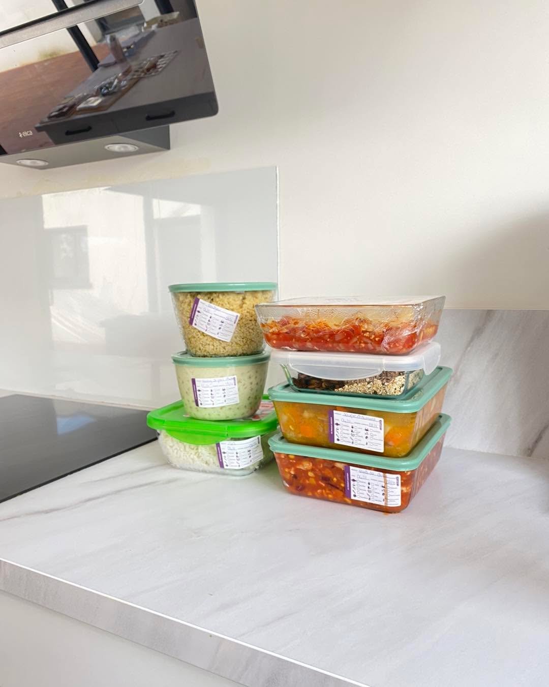 Voil&agrave; une semaine de bons plats bien cuisin&eacute;s pour une famille qui va se r&eacute;galer ! 
Au menu, soupe d&rsquo;automne et granola, rago&ucirc;t de dinde &agrave; la mexicaine (un peu comme un chili), quenelles gratin&eacute;es, sauce