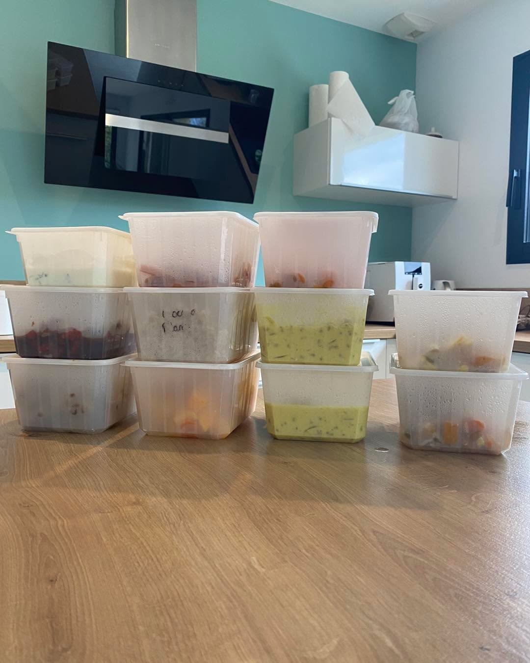 Grosse session de cuisine hier &agrave; Oudon, 5 plats pour 2/3 personnes. 
Au menu : 
🐟Saumon terryaki et carottes caram&eacute;lis&eacute;es
🌶️Chili de dinde
🥓Kefta de b&oelig;uf, poivrons compot&eacute;s, sauce au yaourt 
🥘Pois chiches curcuma