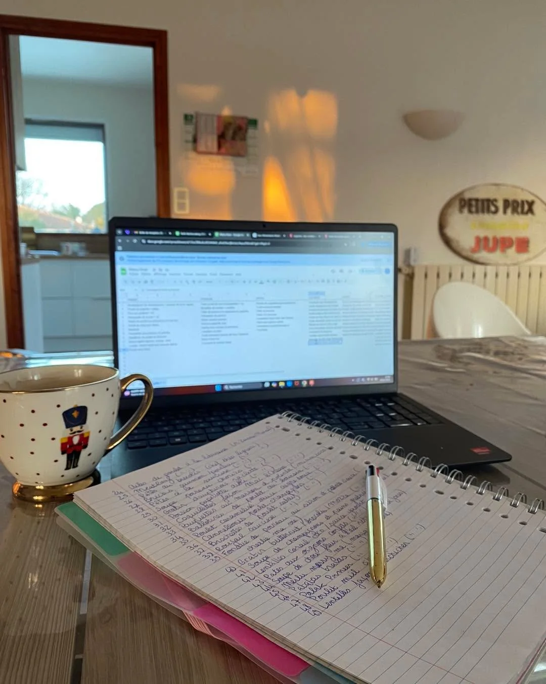 Journ&eacute;e studieuse &agrave; la douce lumi&egrave;re de d&eacute;cembre pour composer le menu d&rsquo;hiver ❄️ 
Une centaine de propositions de plats d&rsquo;hiver pour que tout le monde y trouve son compte, d&eacute;couvre des saveurs et garant