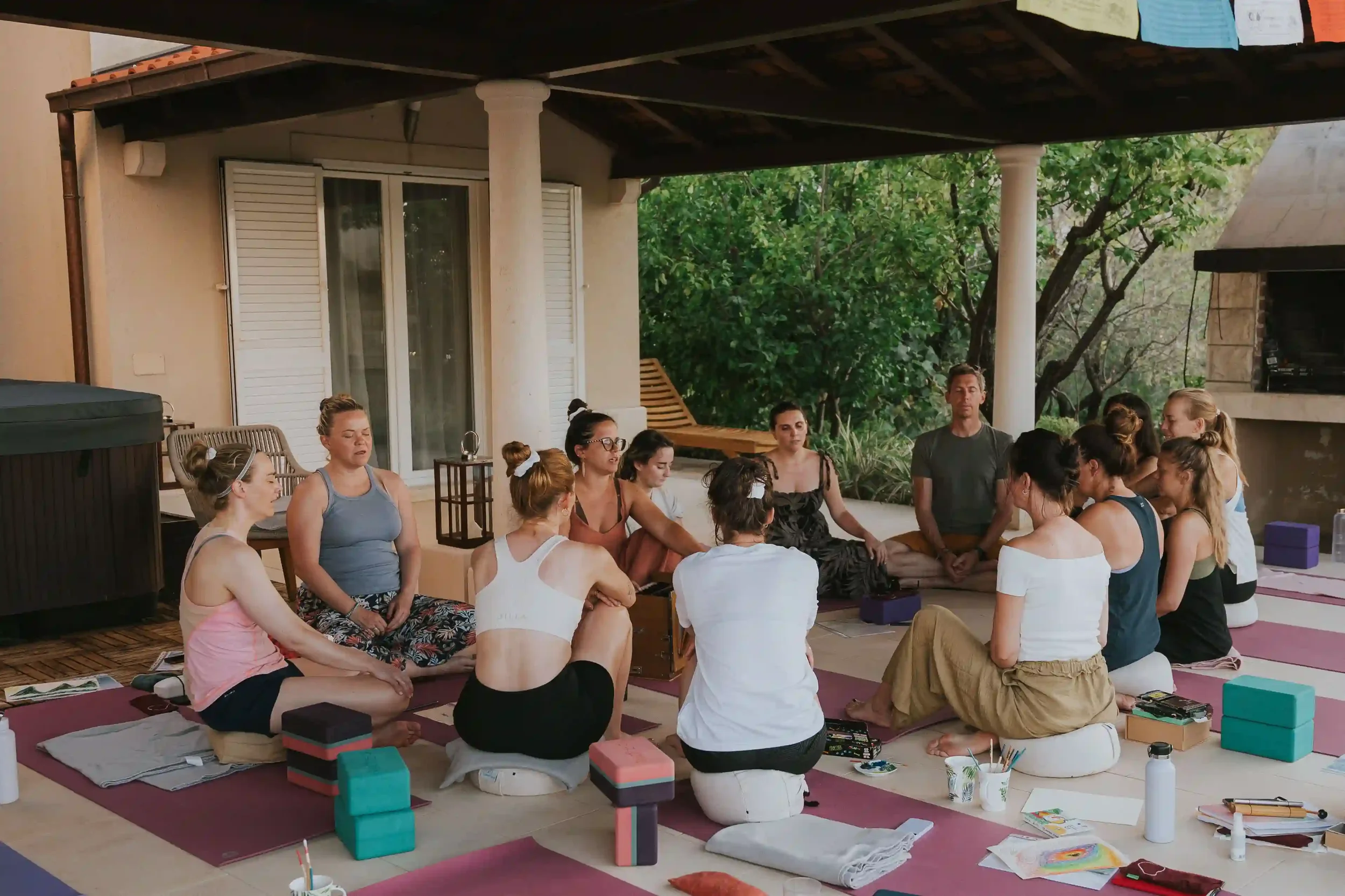 retreats-chanting-1.webp
