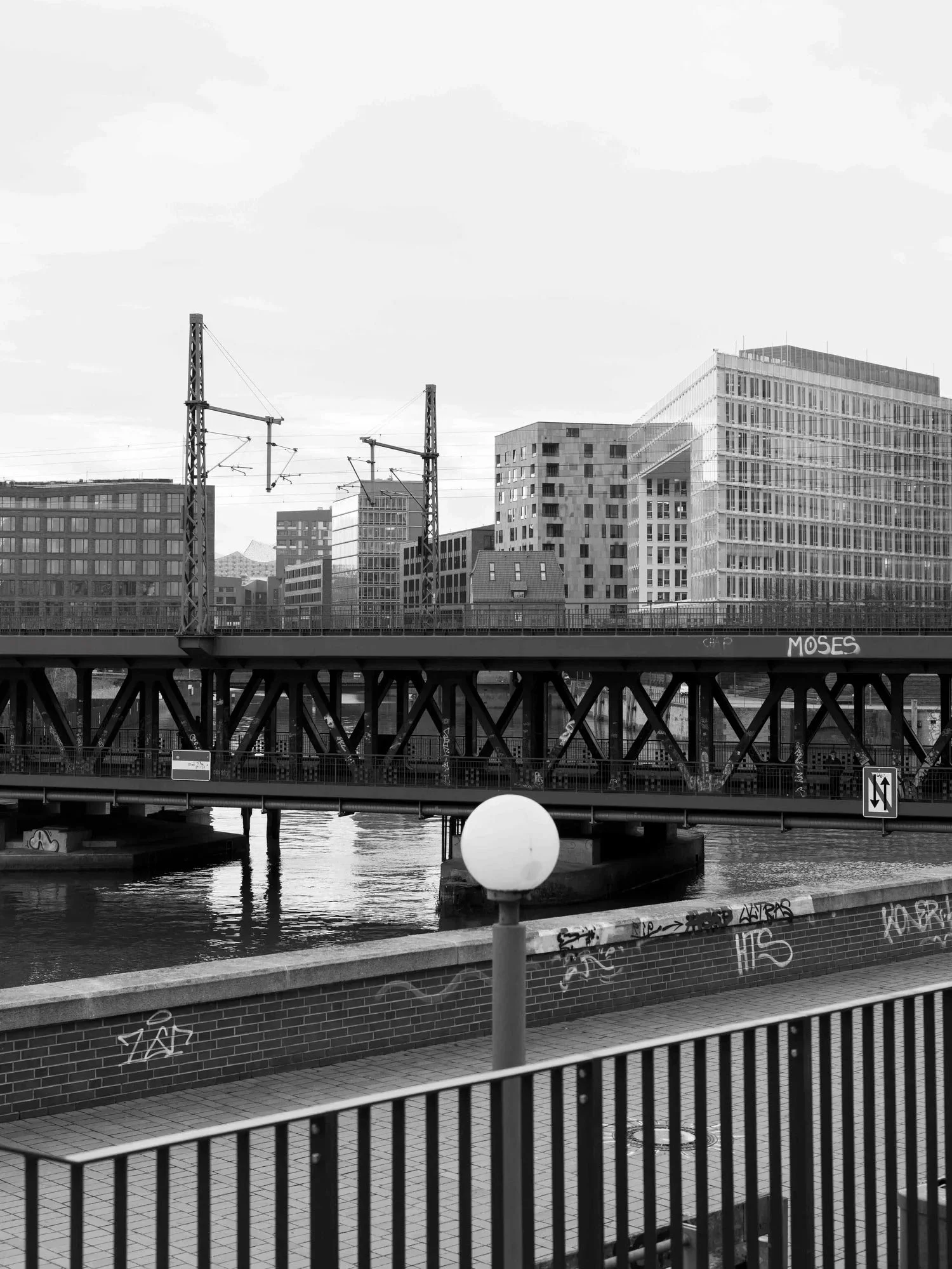 Unsere Leistungen | Wirtschaftsstrafrecht, Steuerstrafrecht, Medizinstrafrecht, Auslieferung und internationale Rechtshilfe, Revision, Verfassungsbeschwerden