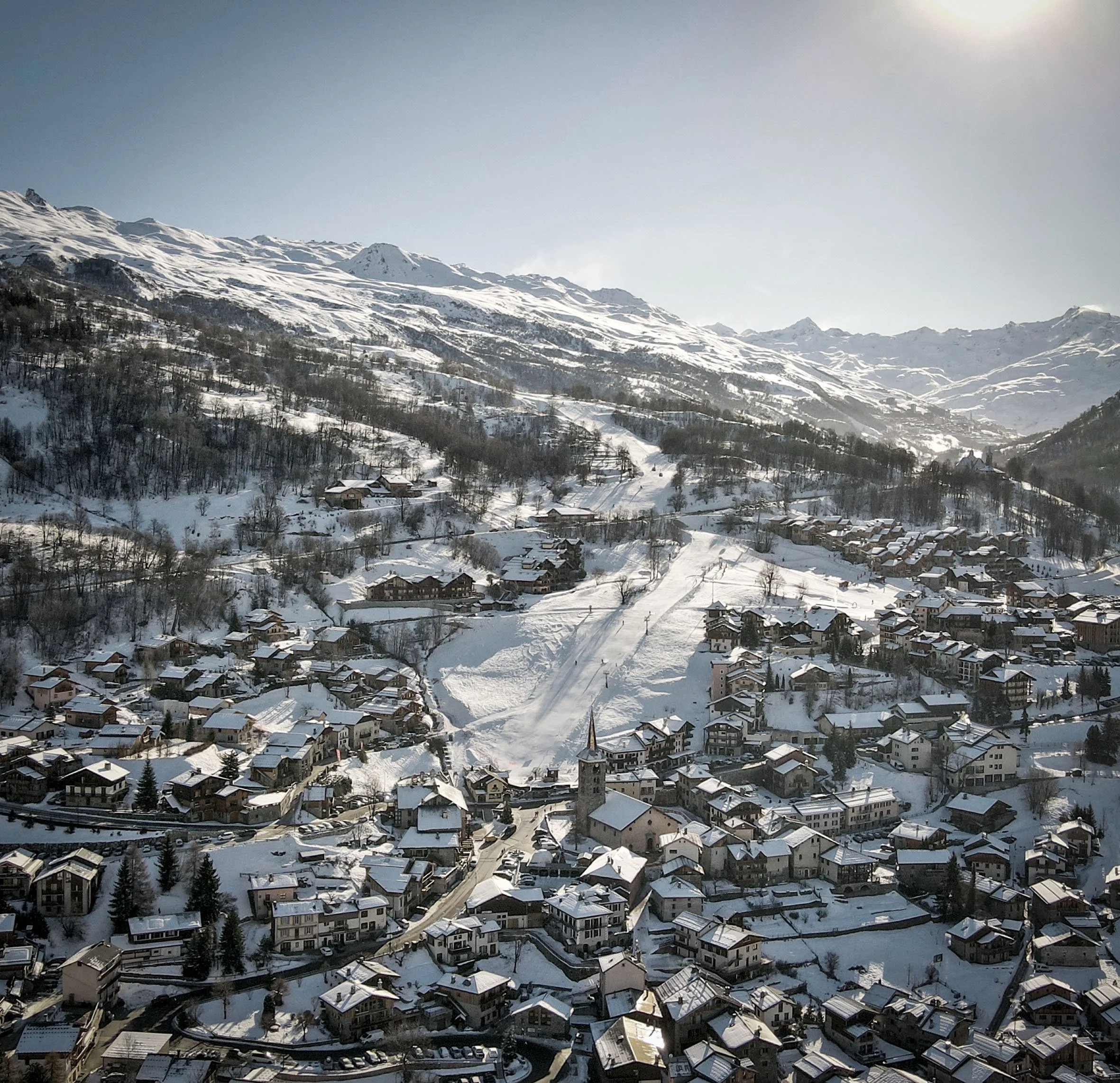 Vous souhaitez acquérir un chalet ou un appartement à Saint-Martin-de-Belleville ? L’agence locale HOME SUMMIT vous accompagne pour l’estimation de votre bien et la réussite de votre projet en immobilier de montagne.