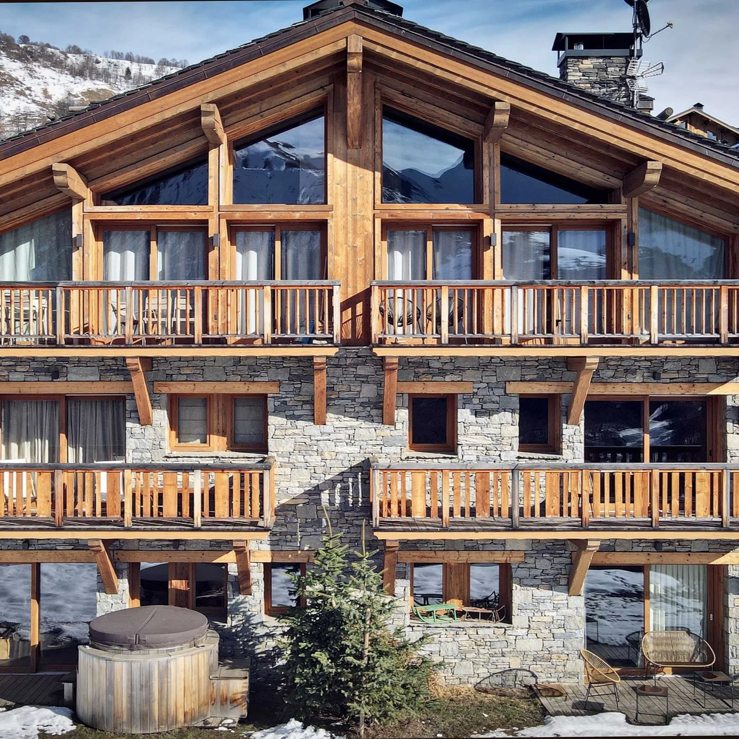 Appartement de standing à vendre à Saint-Martin-de-Belleville par HOME SUMMIT, au sein d'une résidence haut de gamme offrant un emplacement privilégié dans les 3 Vallées pour un investissement patrimonial durable.